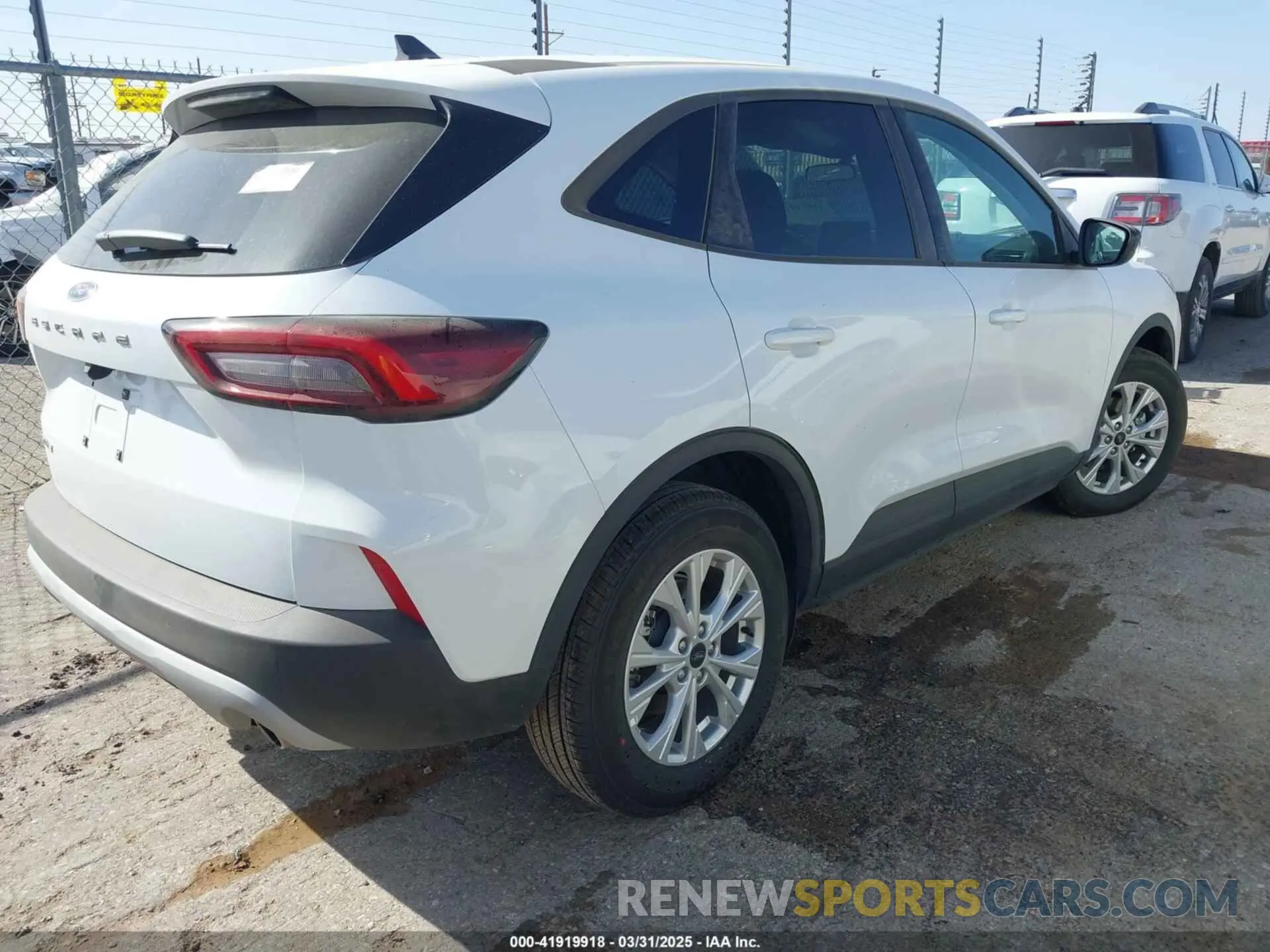 4 Photograph of a damaged car 1FMCU0GN7SUA42806 FORD ESCAPE 2025