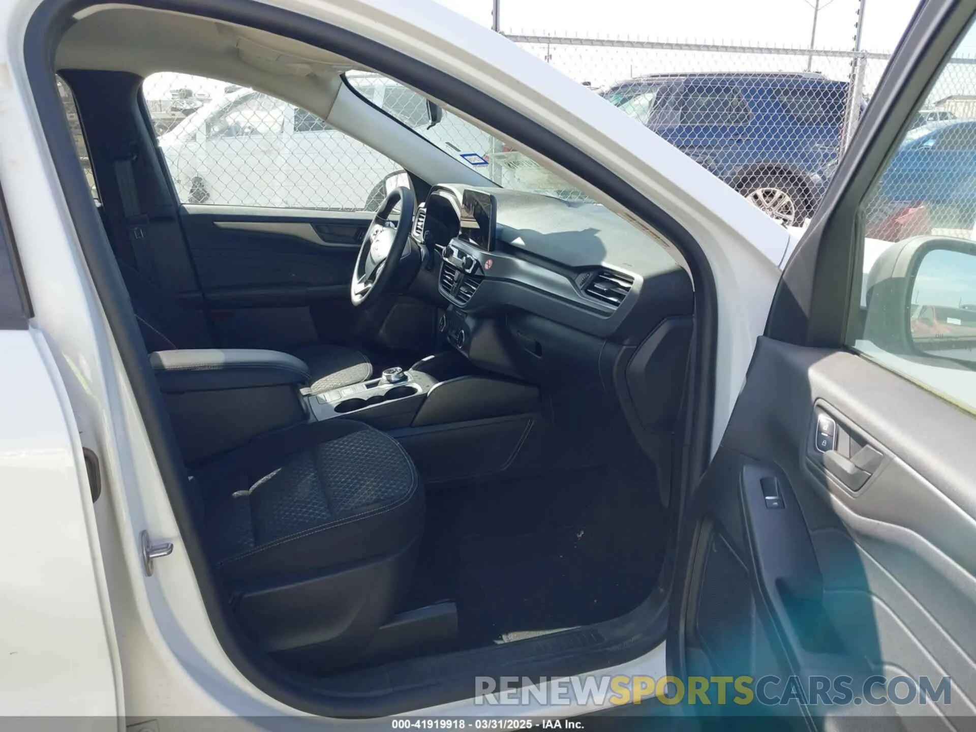 5 Photograph of a damaged car 1FMCU0GN7SUA42806 FORD ESCAPE 2025
