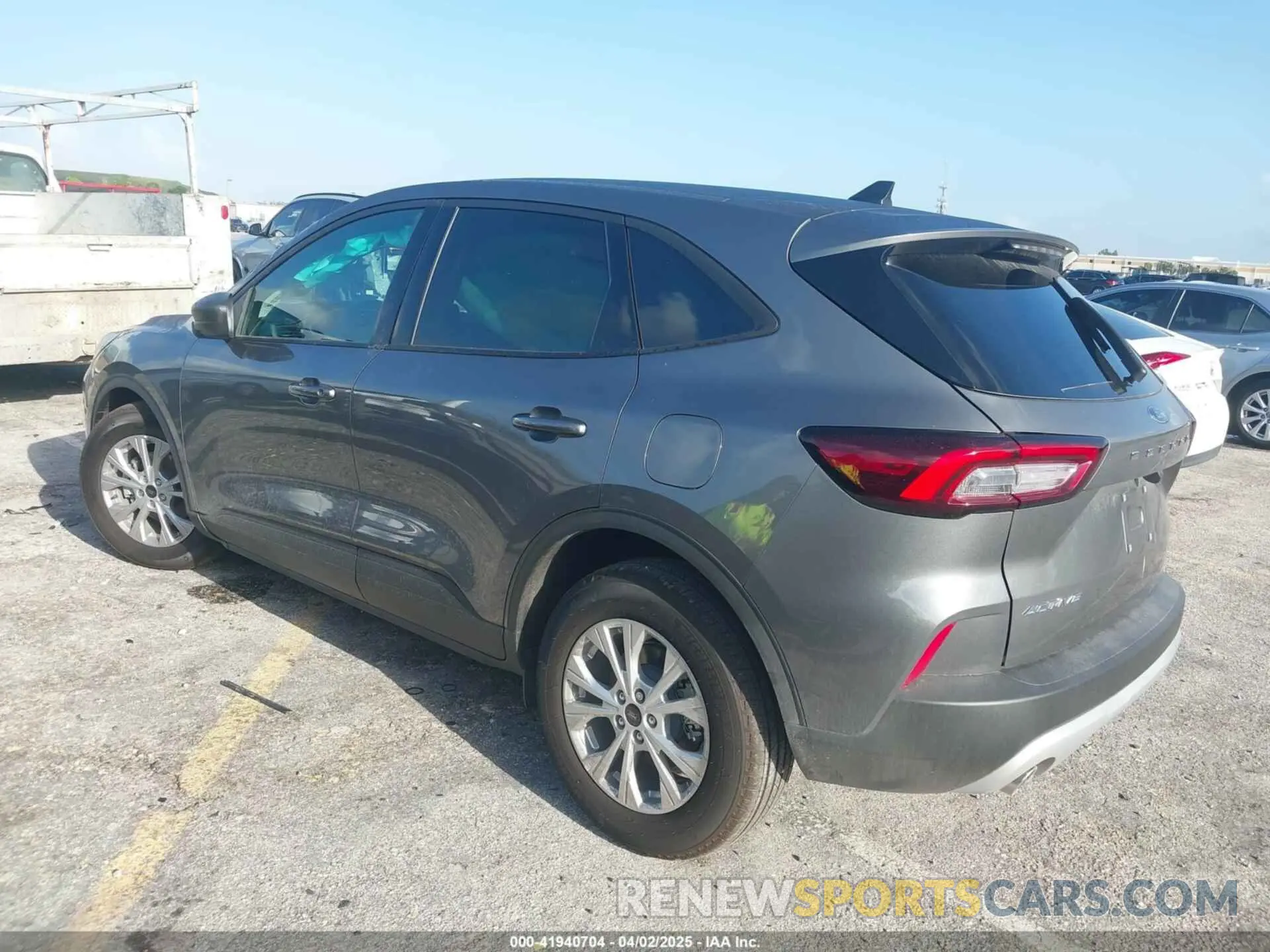 3 Photograph of a damaged car 1FMCU0GN8SUA16537 FORD ESCAPE 2025