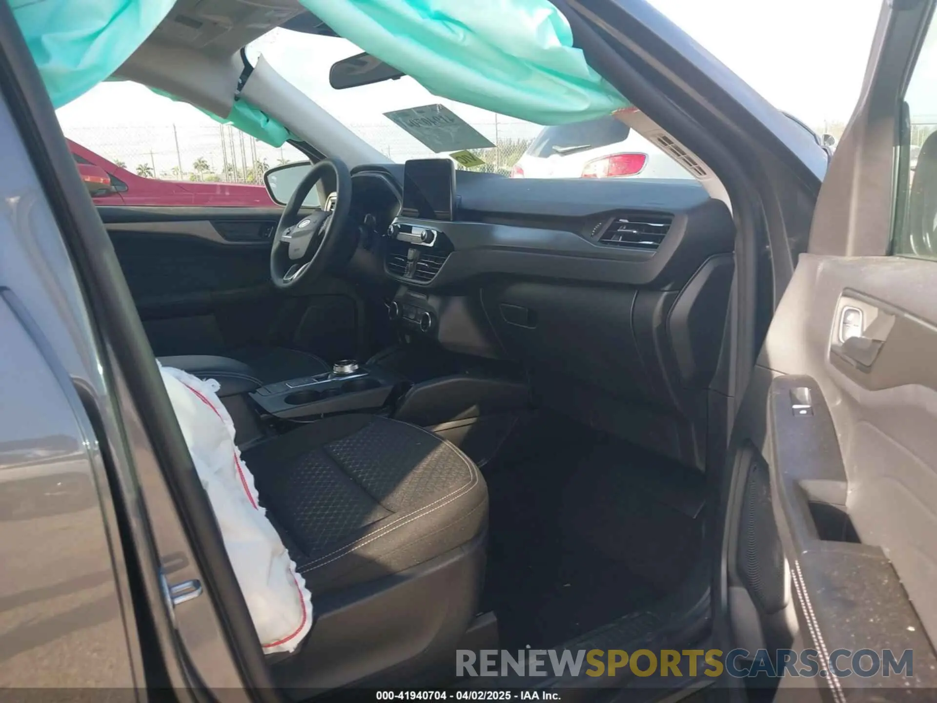5 Photograph of a damaged car 1FMCU0GN8SUA16537 FORD ESCAPE 2025