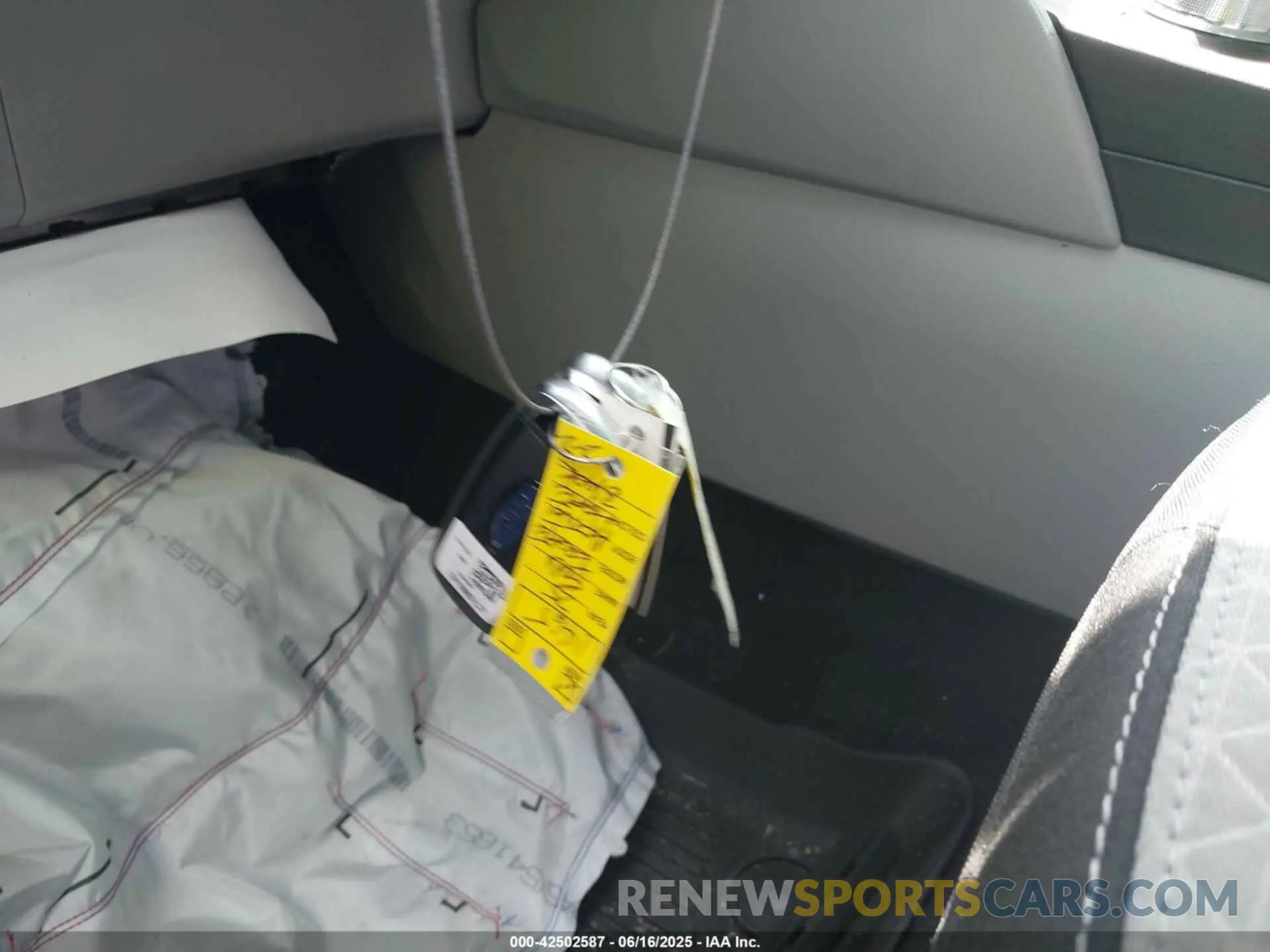 11 Photograph of a damaged car 1FMCU0GN9SUA67139 FORD ESCAPE 2025