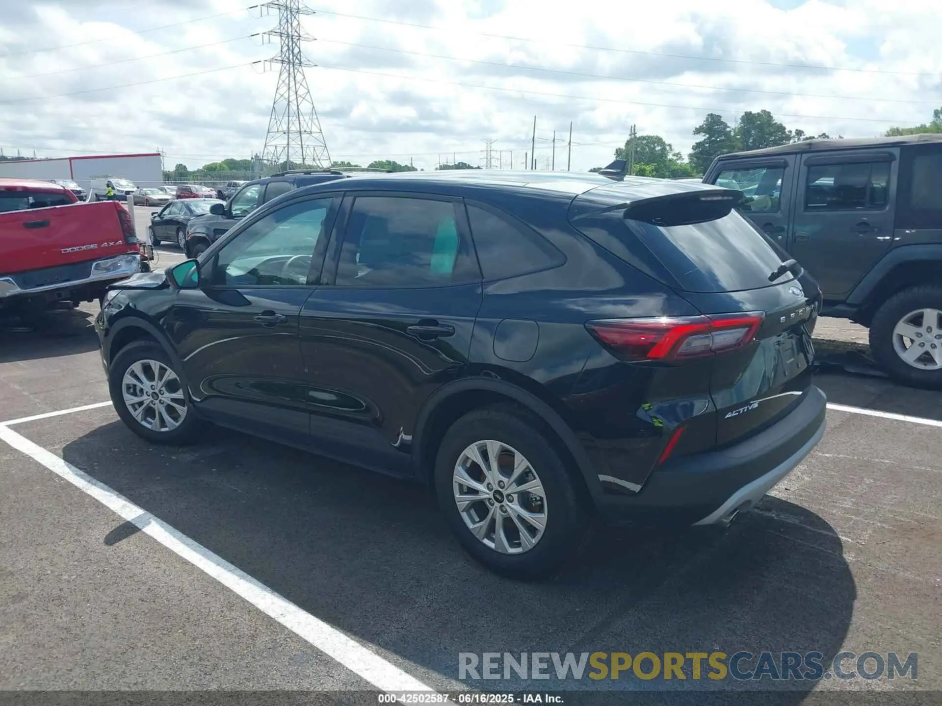 14 Photograph of a damaged car 1FMCU0GN9SUA67139 FORD ESCAPE 2025