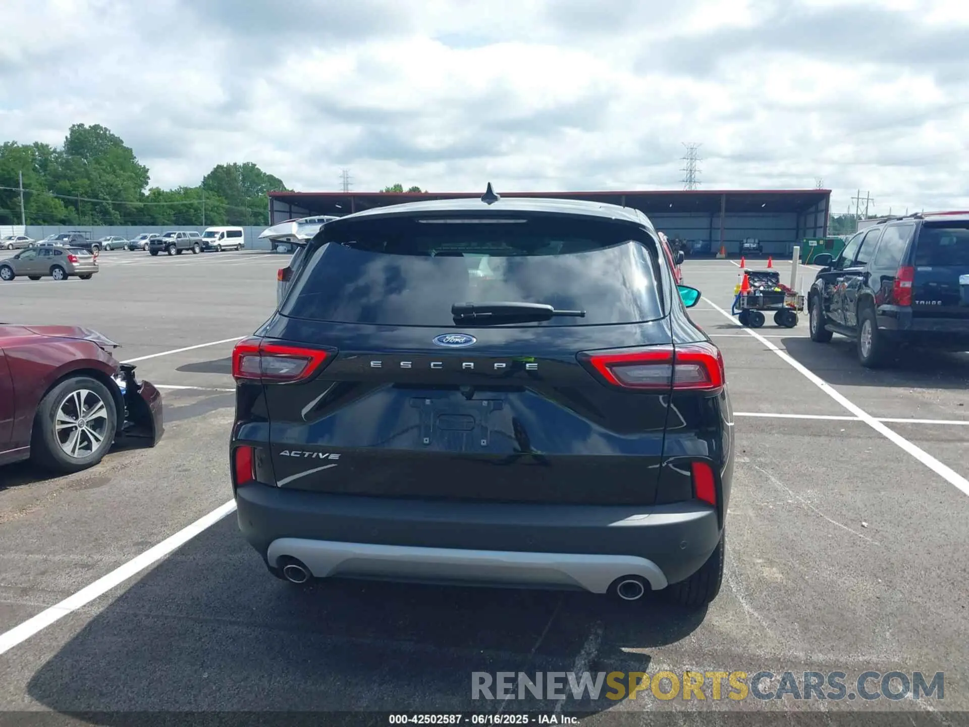 16 Photograph of a damaged car 1FMCU0GN9SUA67139 FORD ESCAPE 2025