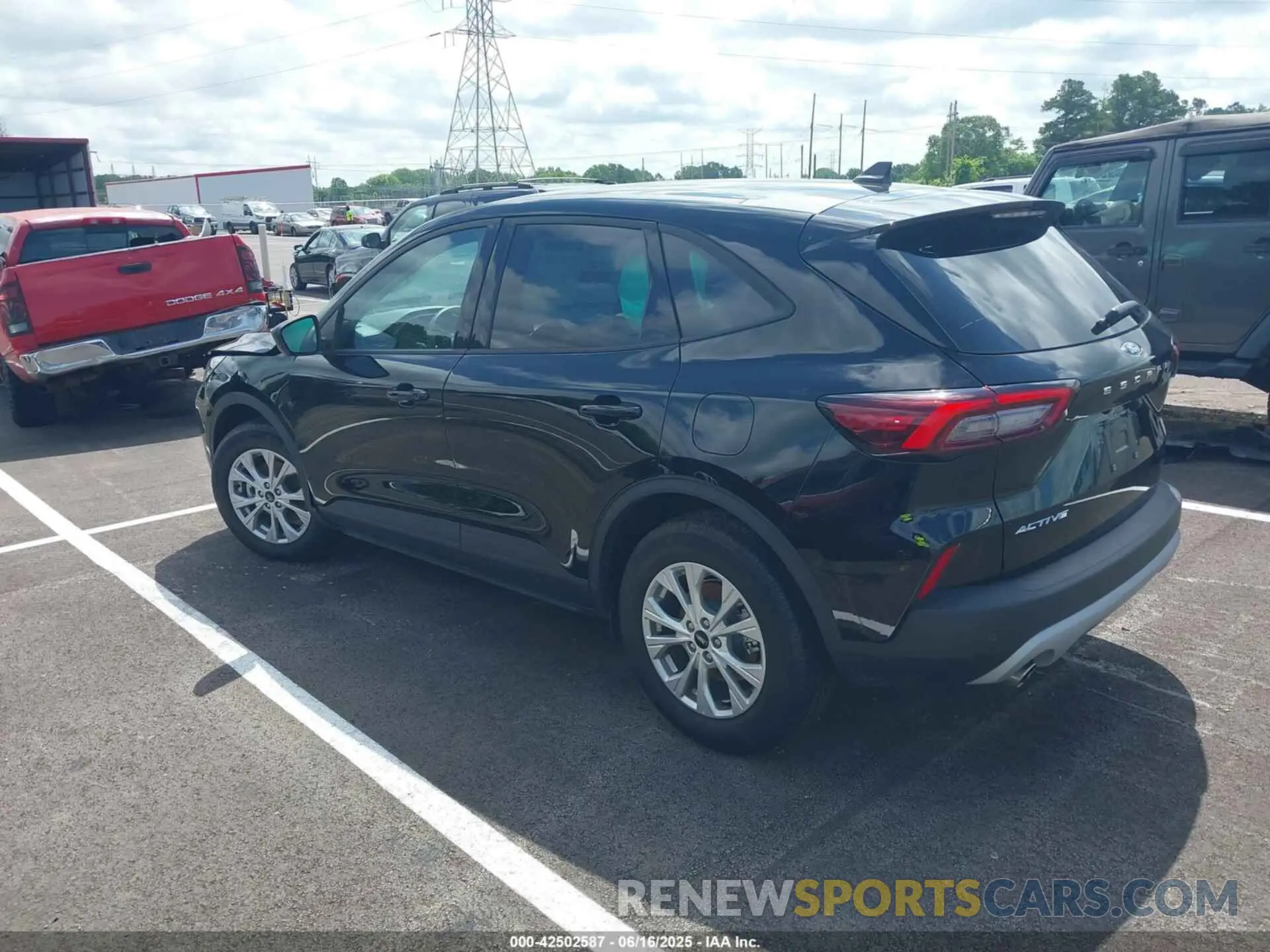 3 Photograph of a damaged car 1FMCU0GN9SUA67139 FORD ESCAPE 2025