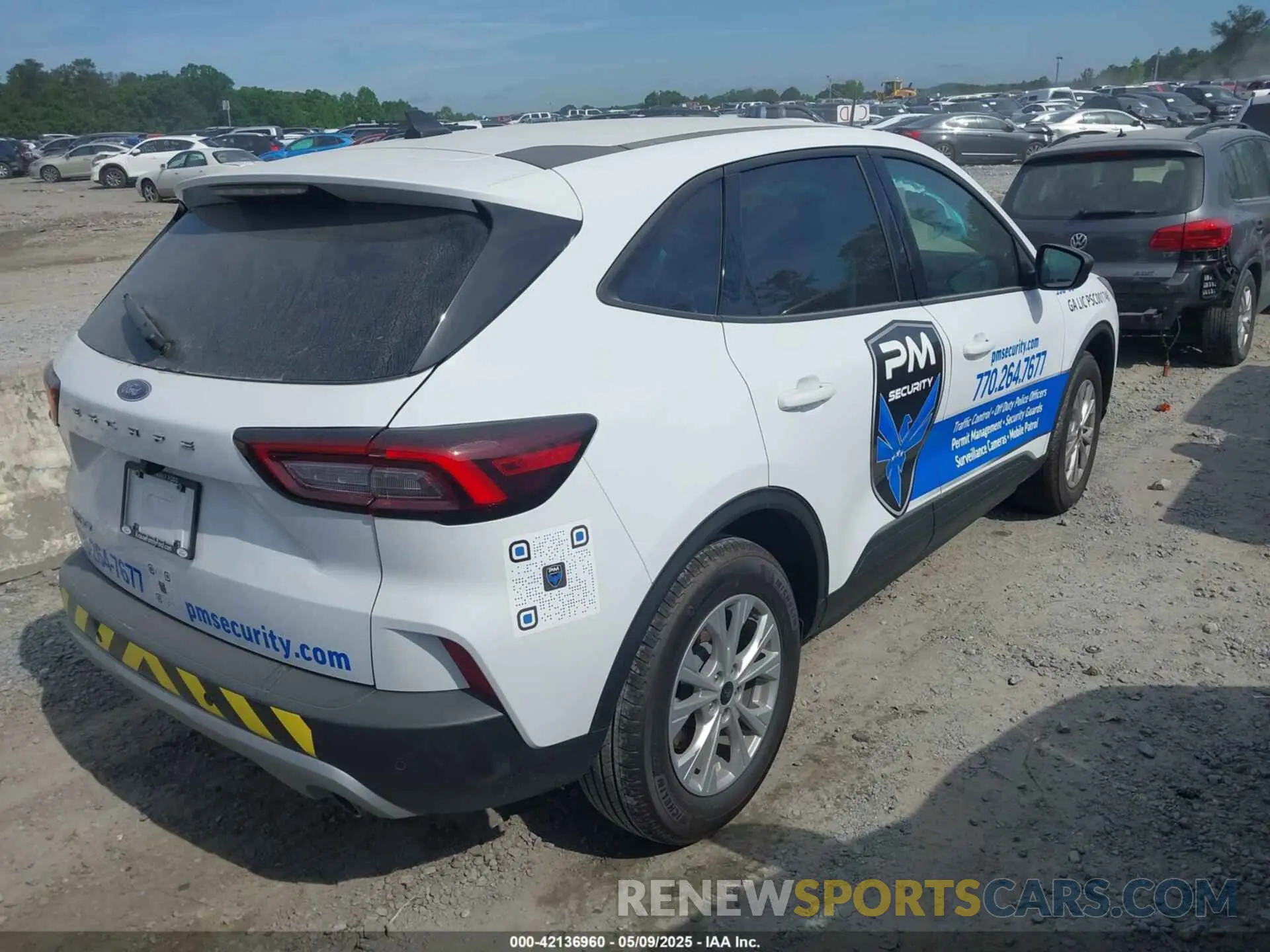 4 Photograph of a damaged car 1FMCU0GNXSUA45604 FORD ESCAPE 2025