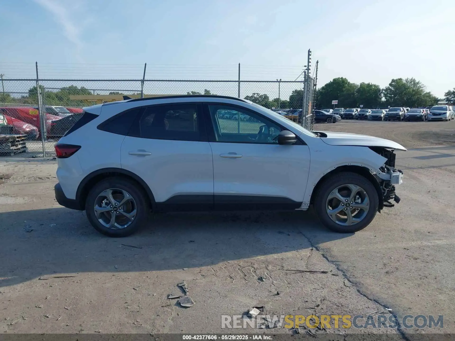 13 Photograph of a damaged car 1FMCU0MN1SUA57032 FORD ESCAPE 2025