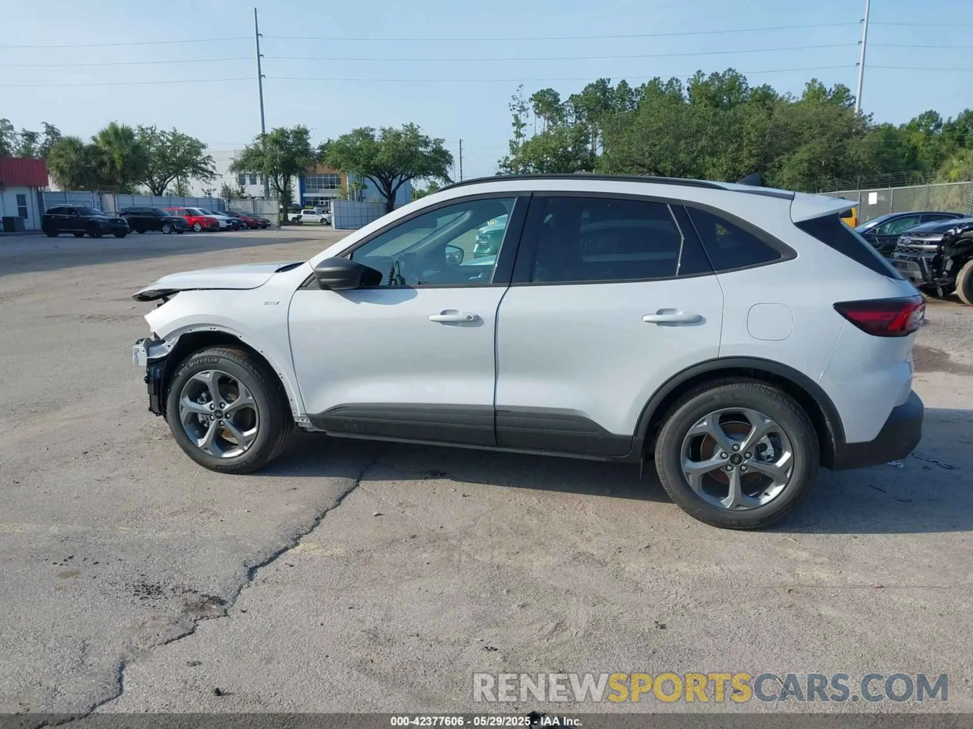 14 Photograph of a damaged car 1FMCU0MN1SUA57032 FORD ESCAPE 2025