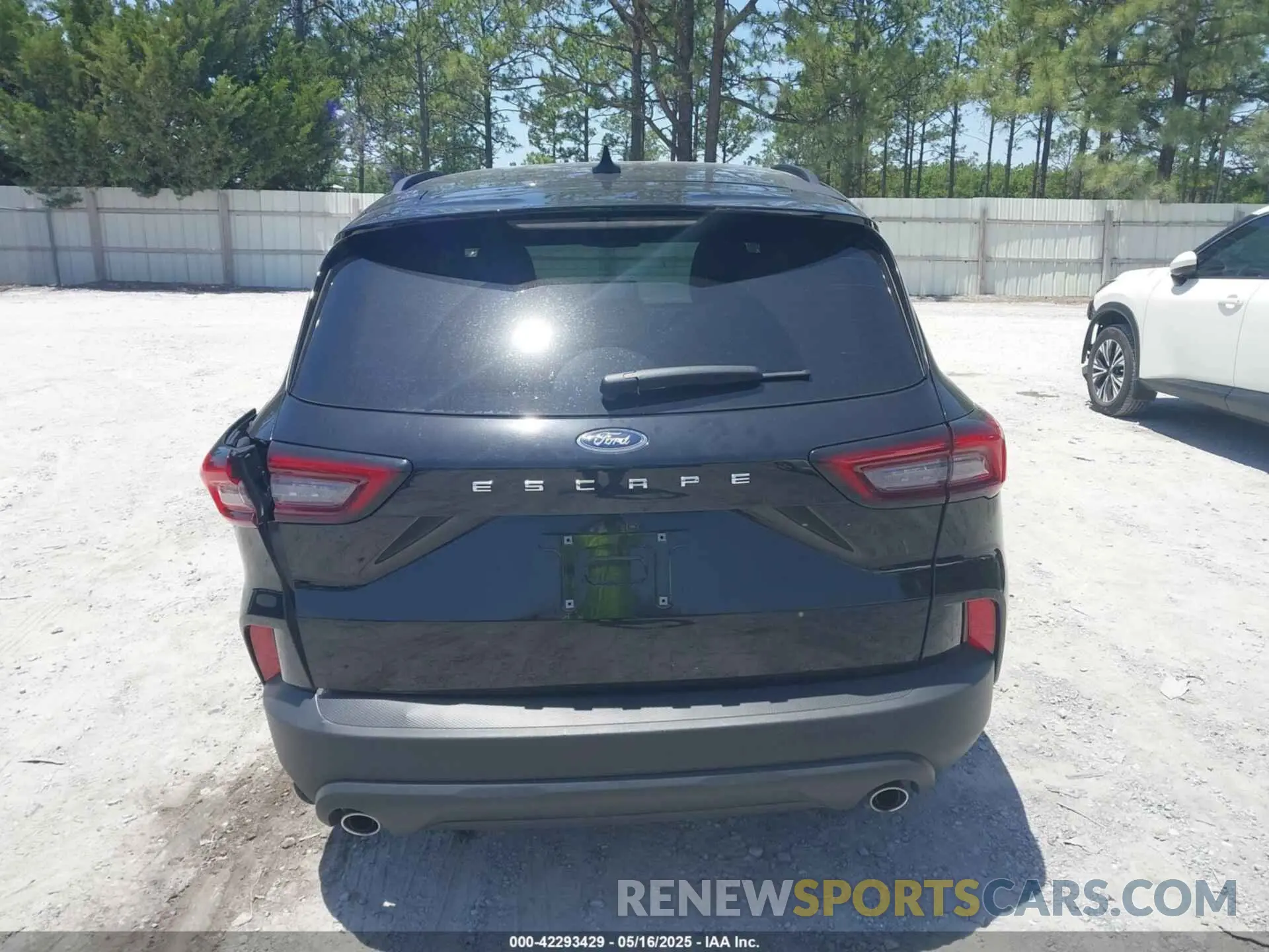 16 Photograph of a damaged car 1FMCU0MN3SUA41592 FORD ESCAPE 2025