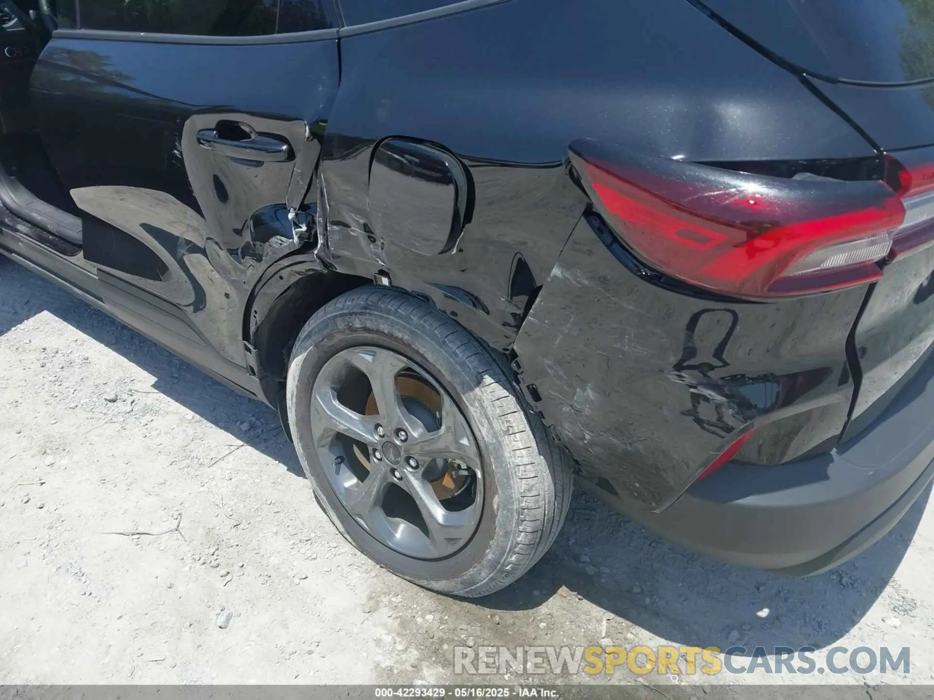 17 Photograph of a damaged car 1FMCU0MN3SUA41592 FORD ESCAPE 2025