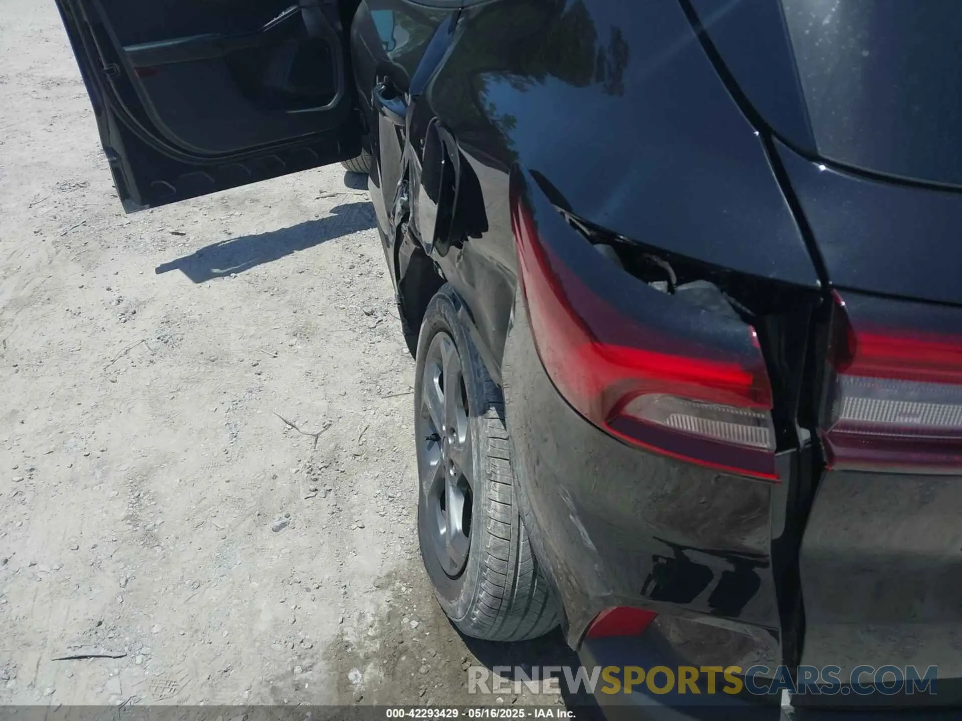18 Photograph of a damaged car 1FMCU0MN3SUA41592 FORD ESCAPE 2025