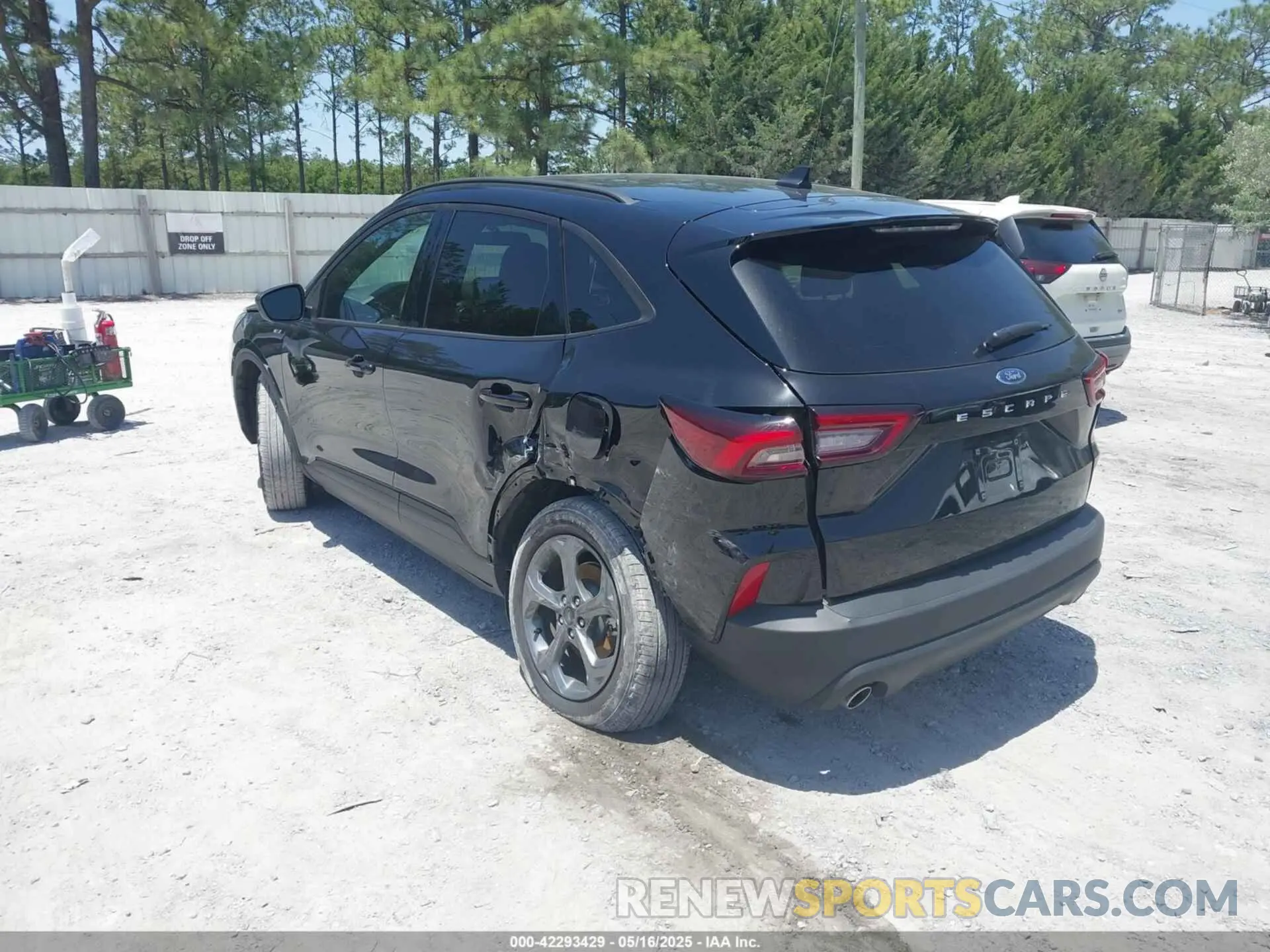 3 Photograph of a damaged car 1FMCU0MN3SUA41592 FORD ESCAPE 2025
