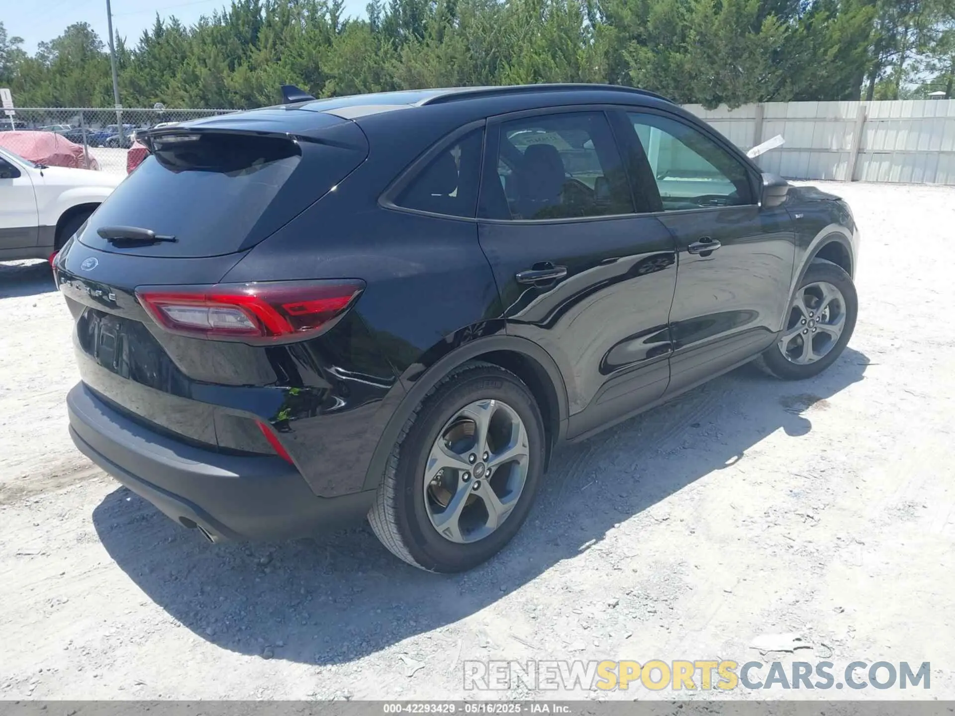 4 Photograph of a damaged car 1FMCU0MN3SUA41592 FORD ESCAPE 2025