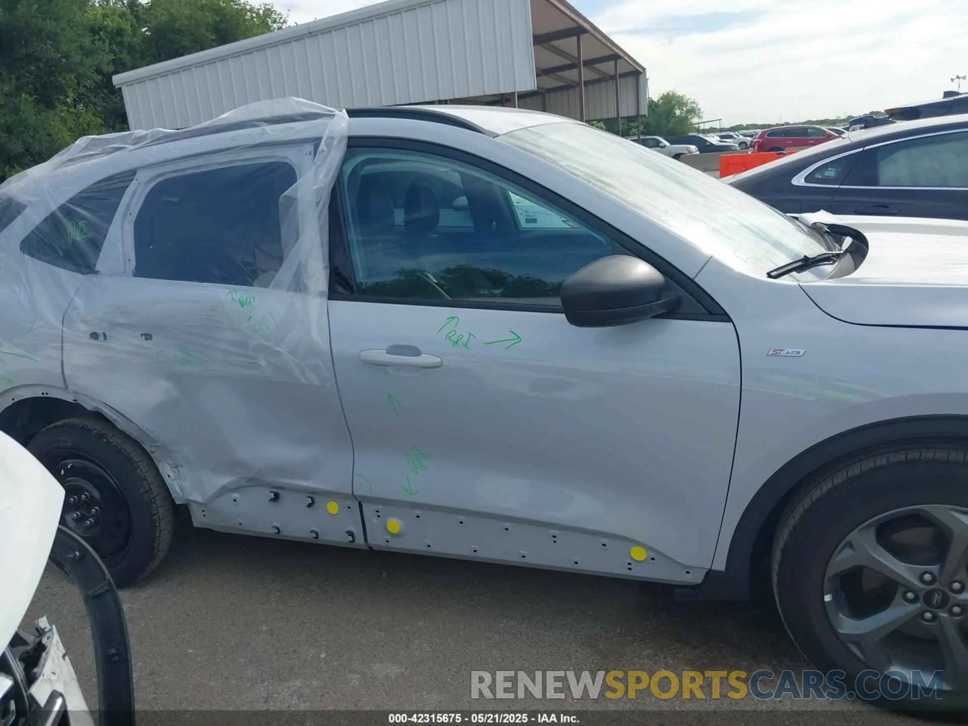 13 Photograph of a damaged car 1FMCU0MN6SUA57026 FORD ESCAPE 2025