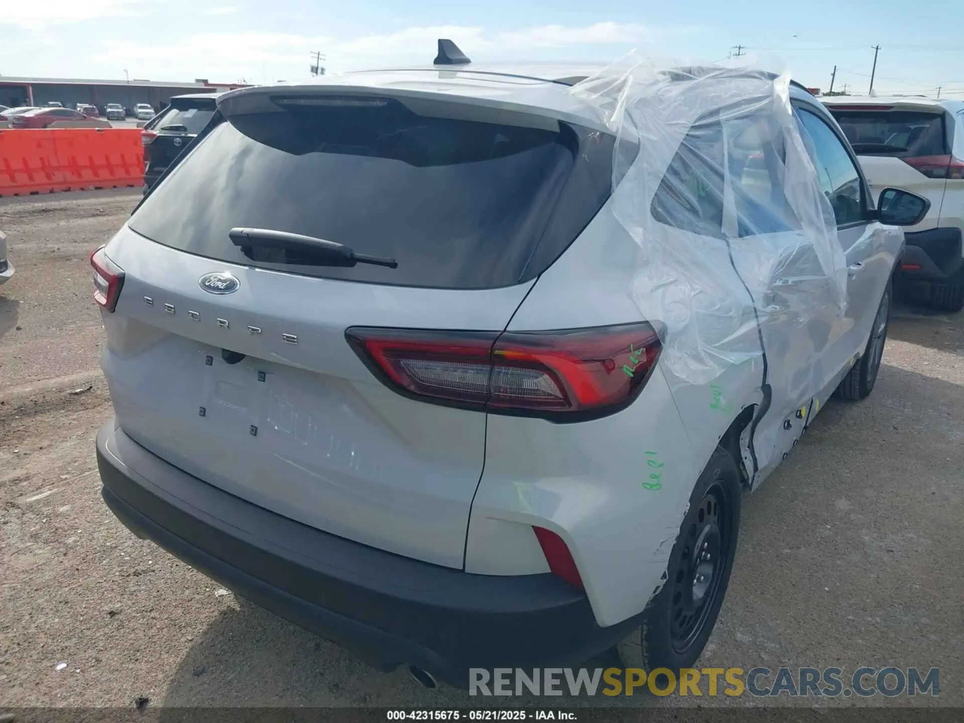 4 Photograph of a damaged car 1FMCU0MN6SUA57026 FORD ESCAPE 2025