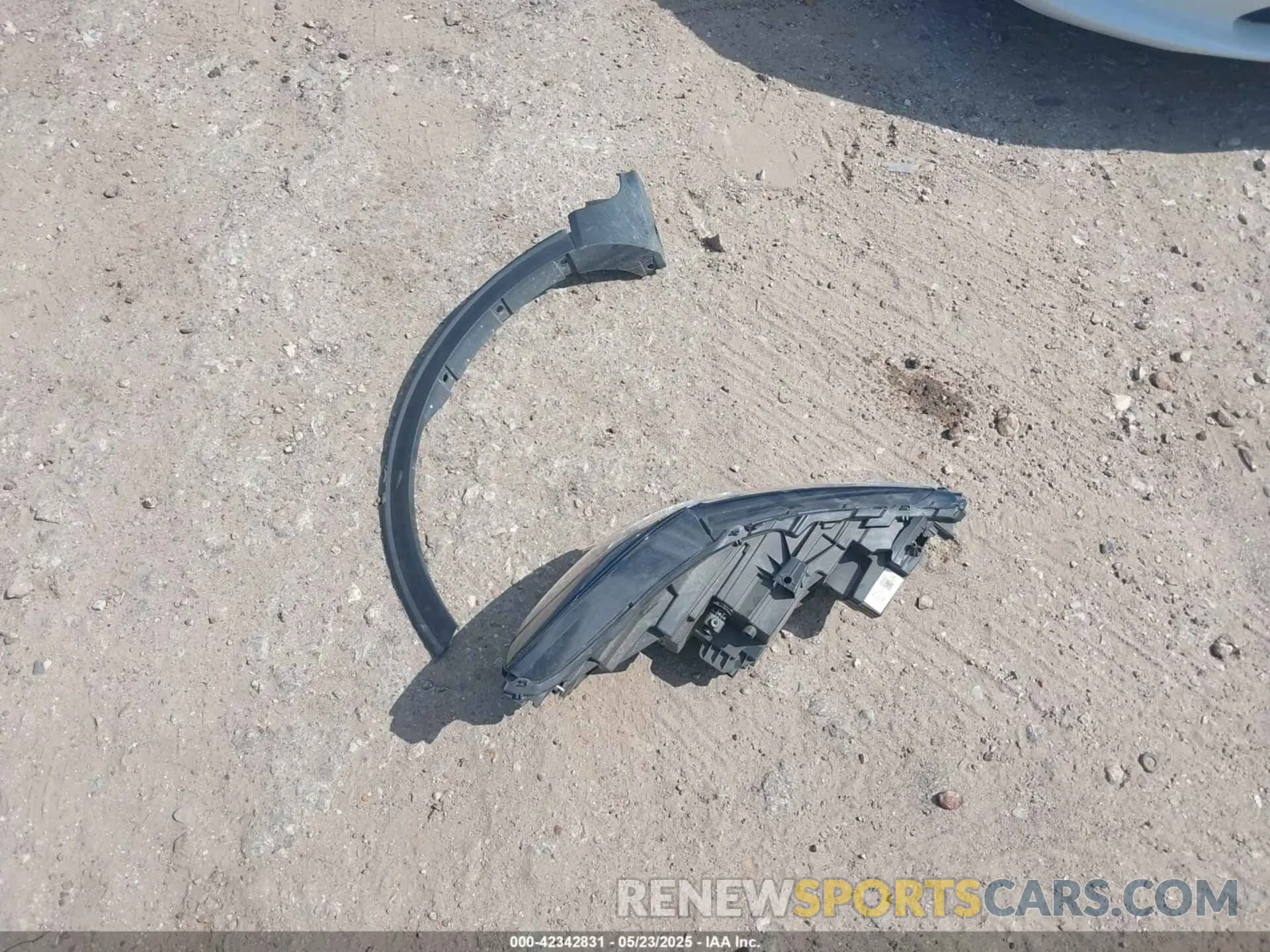 12 Photograph of a damaged car 1FMCU0MN8SUA09401 FORD ESCAPE 2025