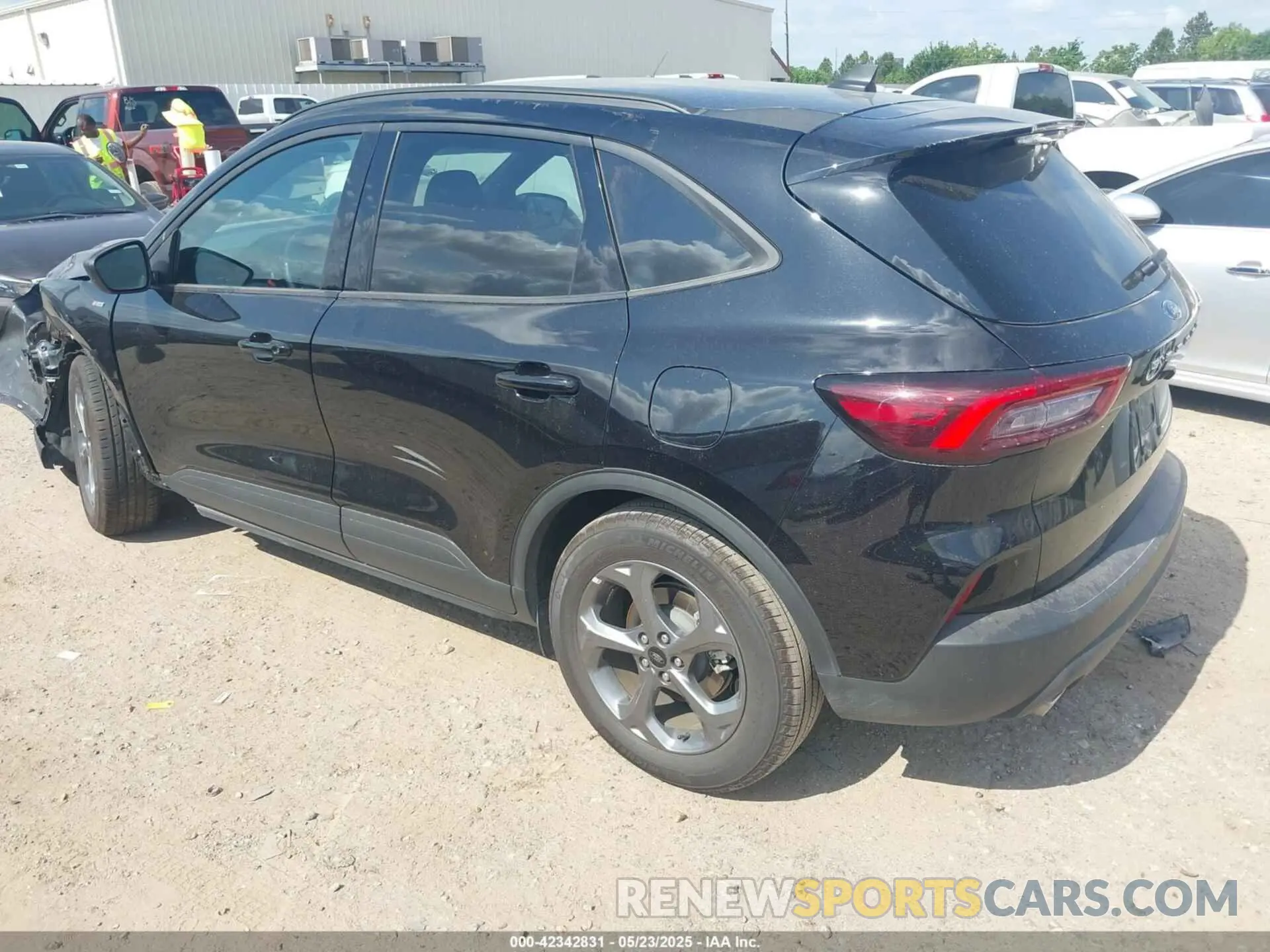 3 Photograph of a damaged car 1FMCU0MN8SUA09401 FORD ESCAPE 2025