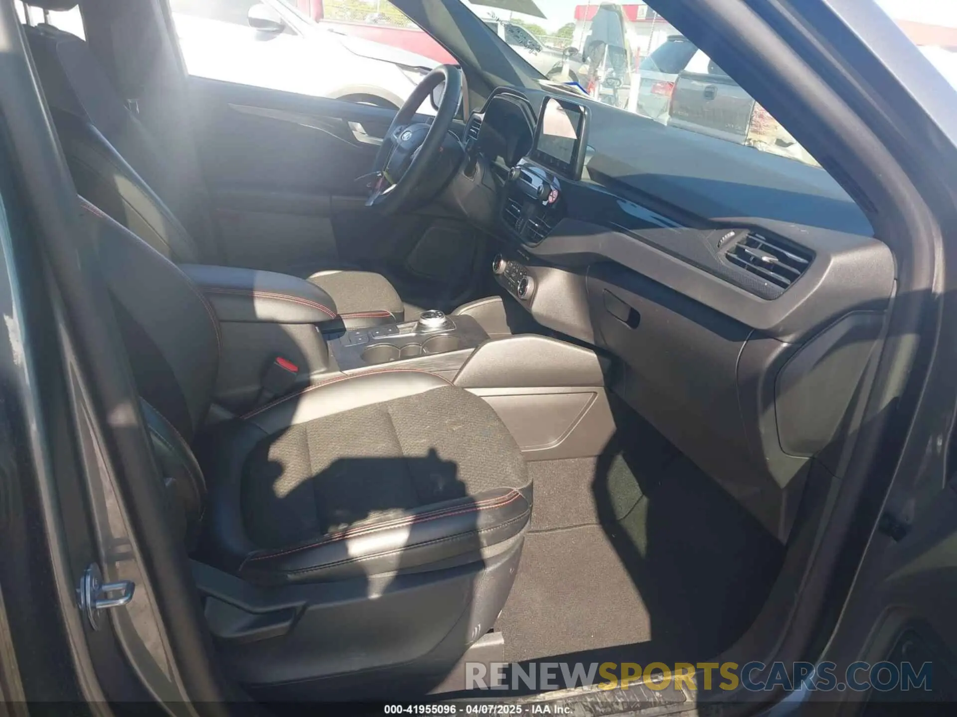 5 Photograph of a damaged car 1FMCU0MN9SUA09360 FORD ESCAPE 2025