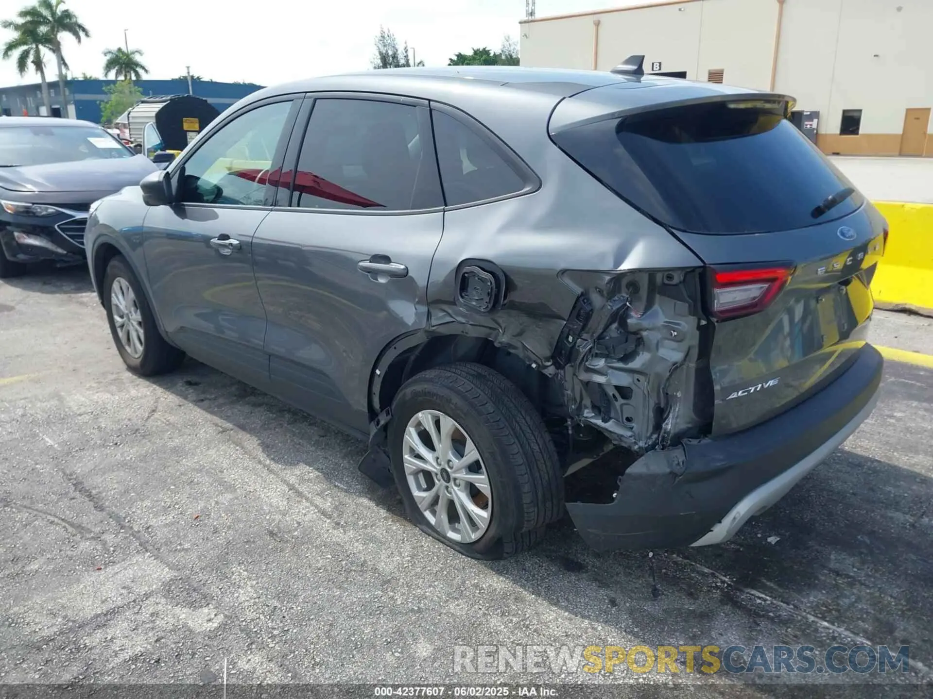 3 Photograph of a damaged car 1FMCU9GN0SUA58656 FORD ESCAPE 2025