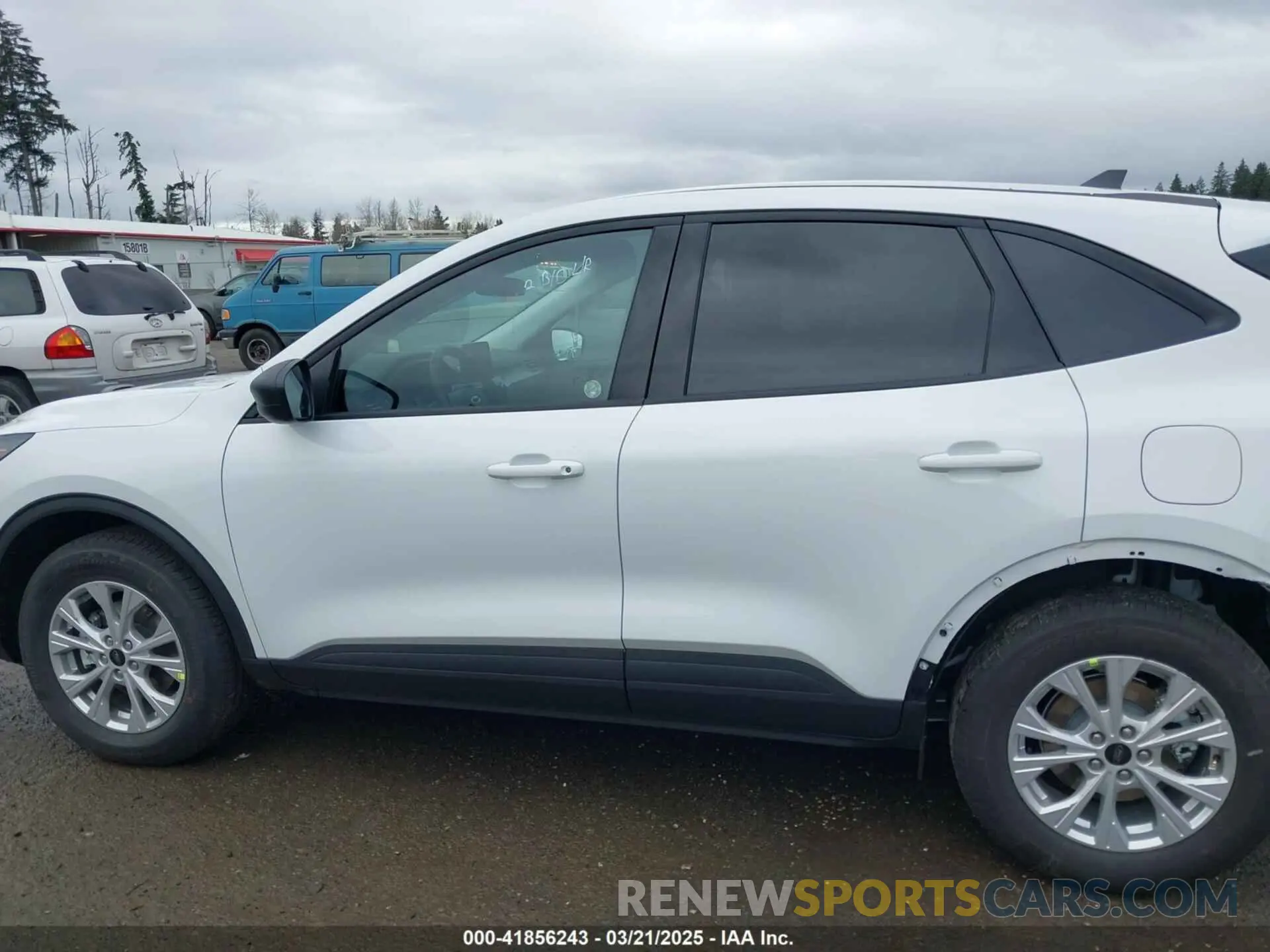 14 Photograph of a damaged car 1FMCU9GN2SUA84546 FORD ESCAPE 2025