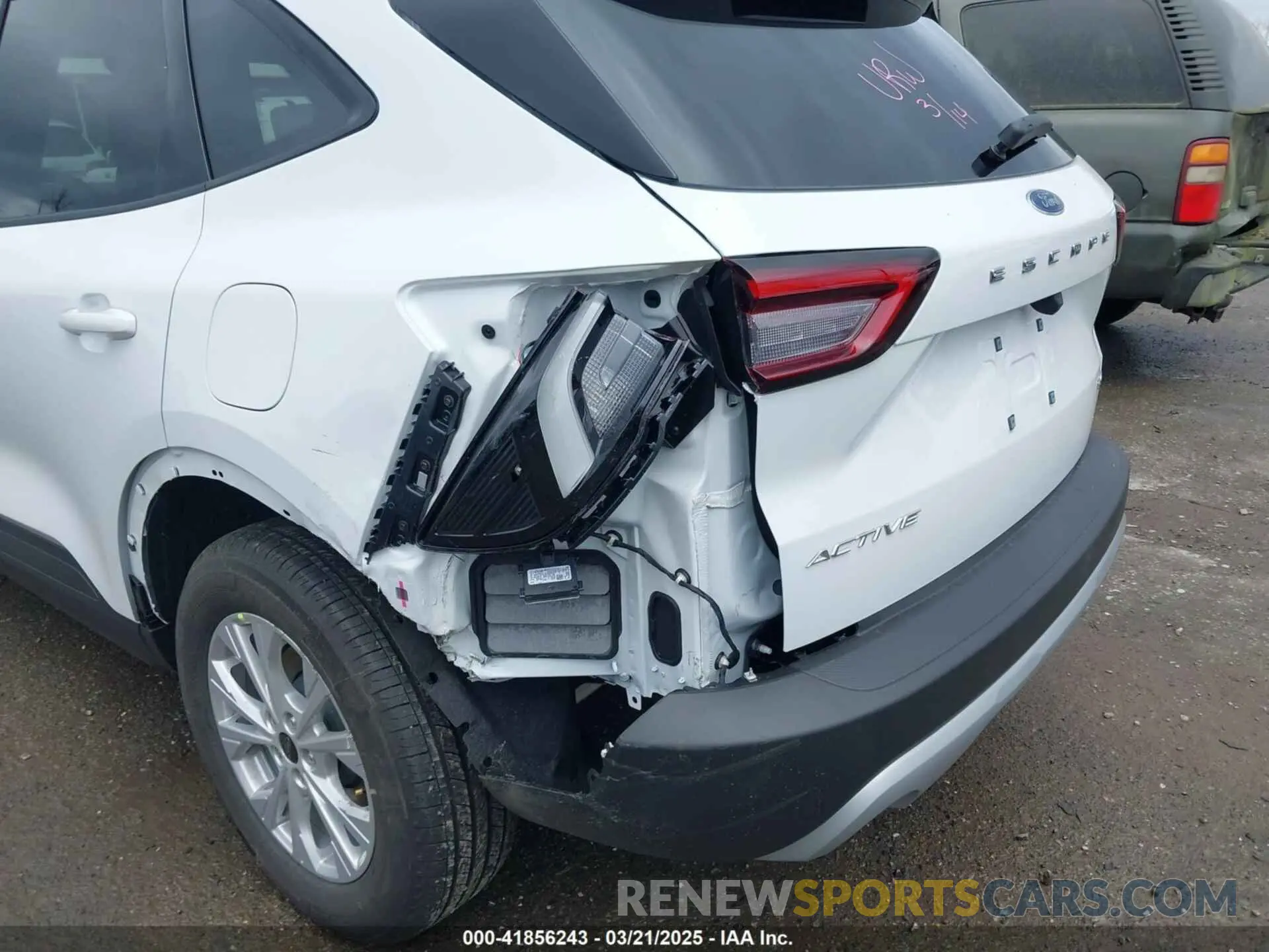 6 Photograph of a damaged car 1FMCU9GN2SUA84546 FORD ESCAPE 2025