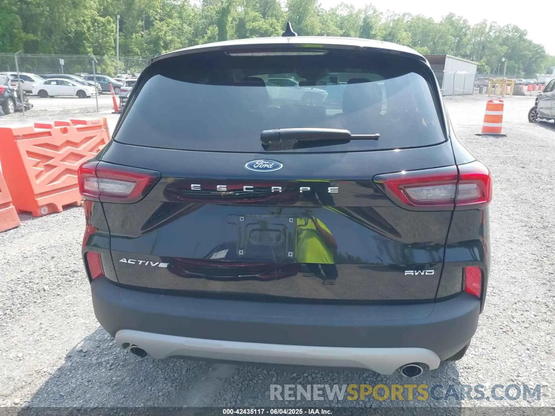16 Photograph of a damaged car 1FMCU9GN3SUA59073 FORD ESCAPE 2025