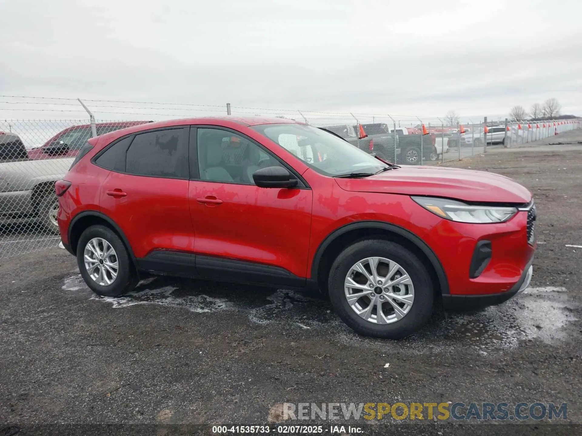 13 Photograph of a damaged car 1FMCU9GN4SUA30309 FORD ESCAPE 2025