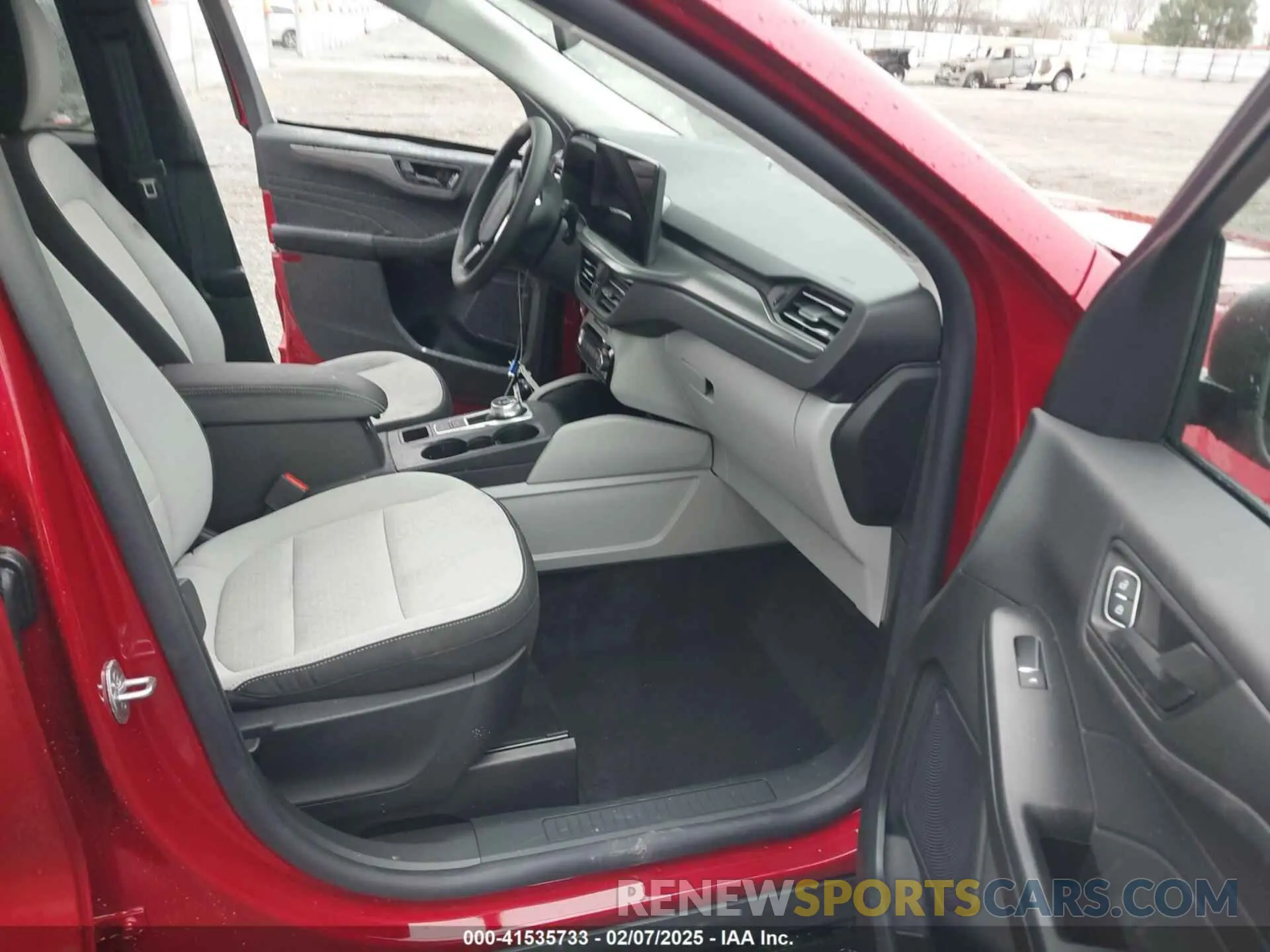 5 Photograph of a damaged car 1FMCU9GN4SUA30309 FORD ESCAPE 2025