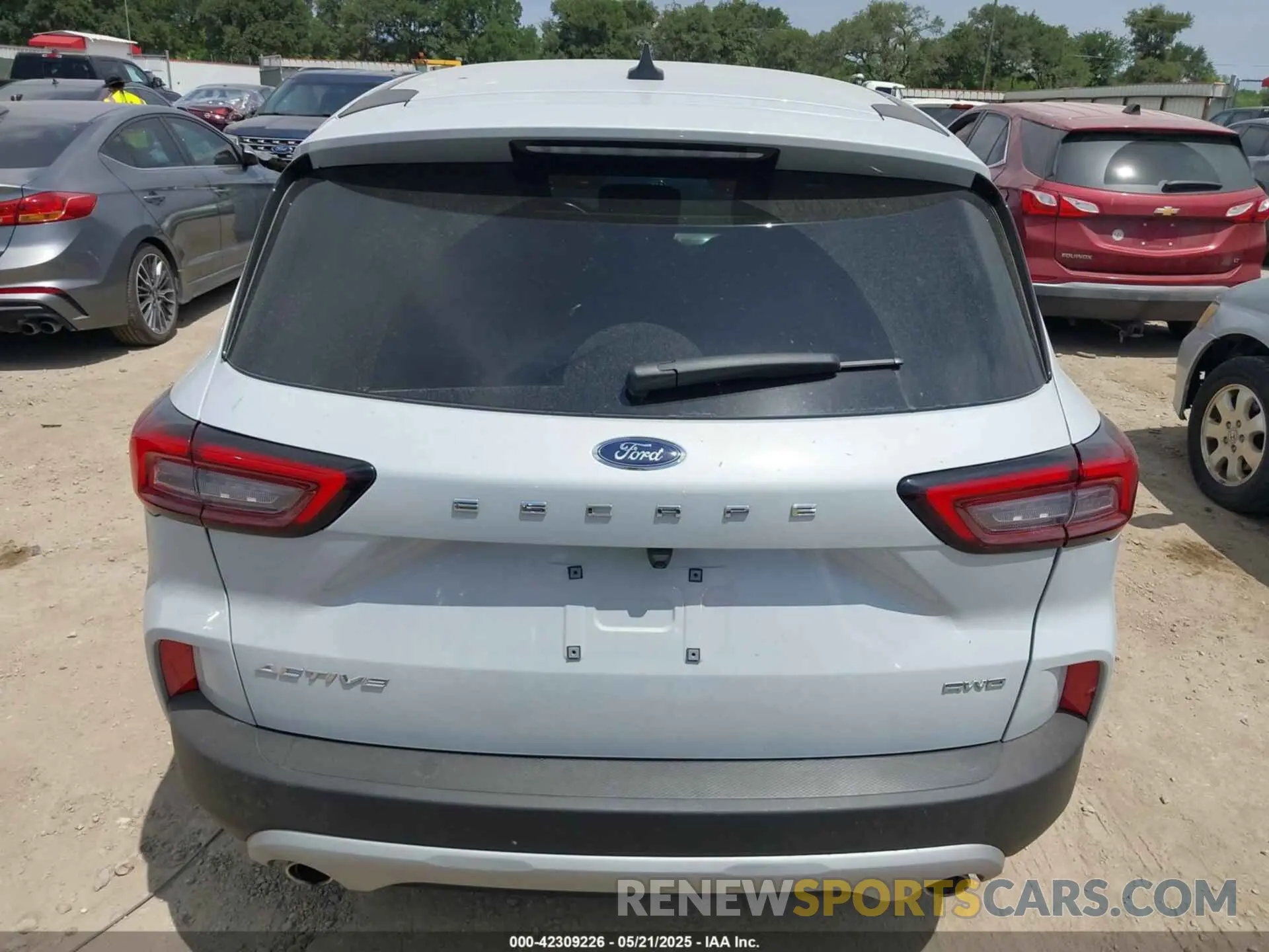 16 Photograph of a damaged car 1FMCU9GN6SUA85814 FORD ESCAPE 2025