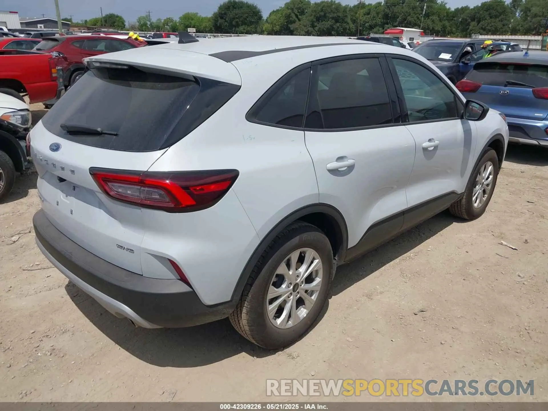 4 Photograph of a damaged car 1FMCU9GN6SUA85814 FORD ESCAPE 2025