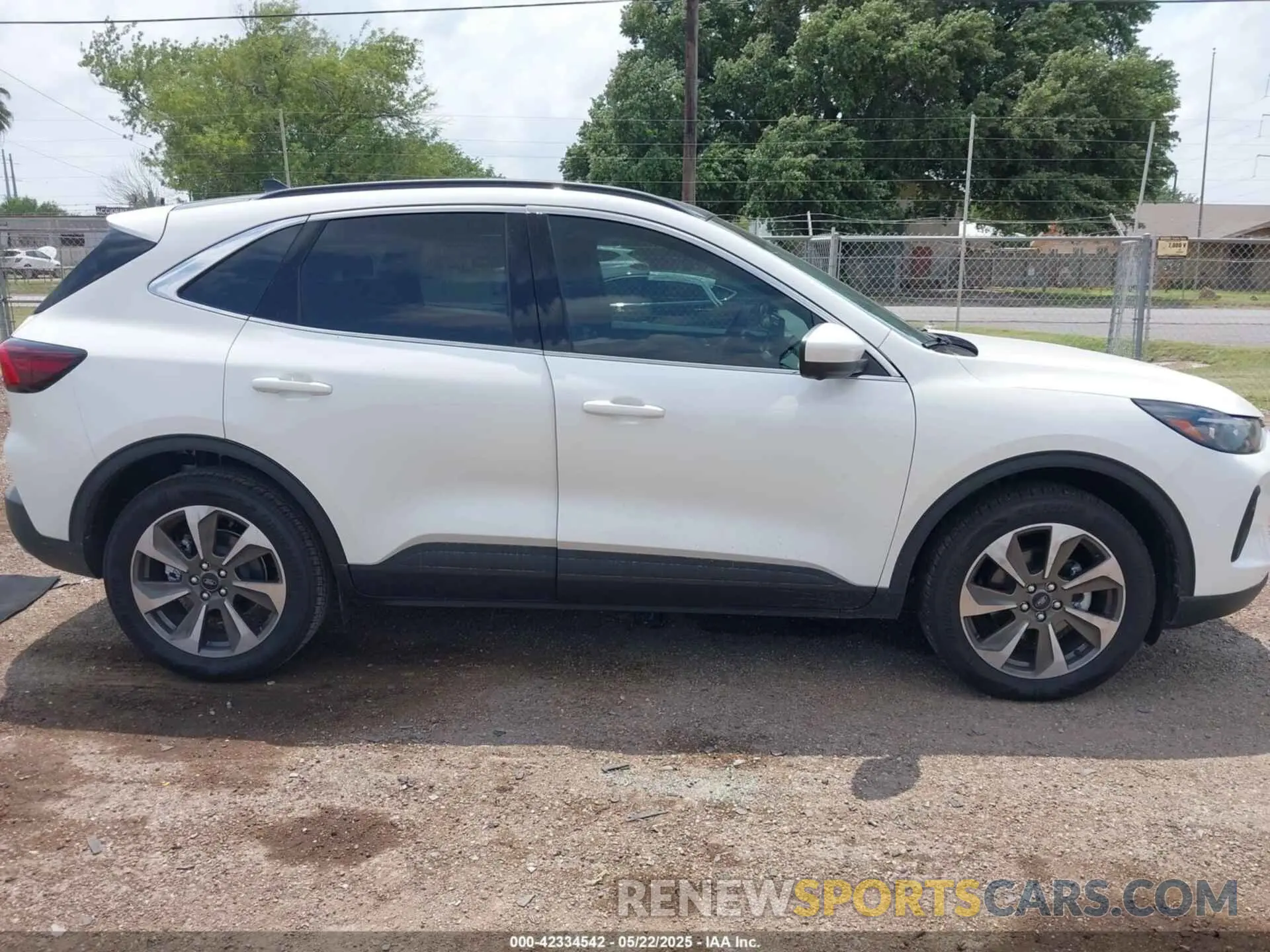14 Photograph of a damaged car 1FMCU9JA0SUA50028 FORD ESCAPE 2025