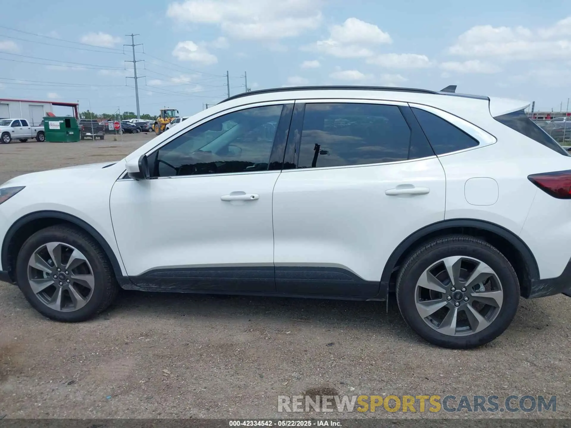 15 Photograph of a damaged car 1FMCU9JA0SUA50028 FORD ESCAPE 2025