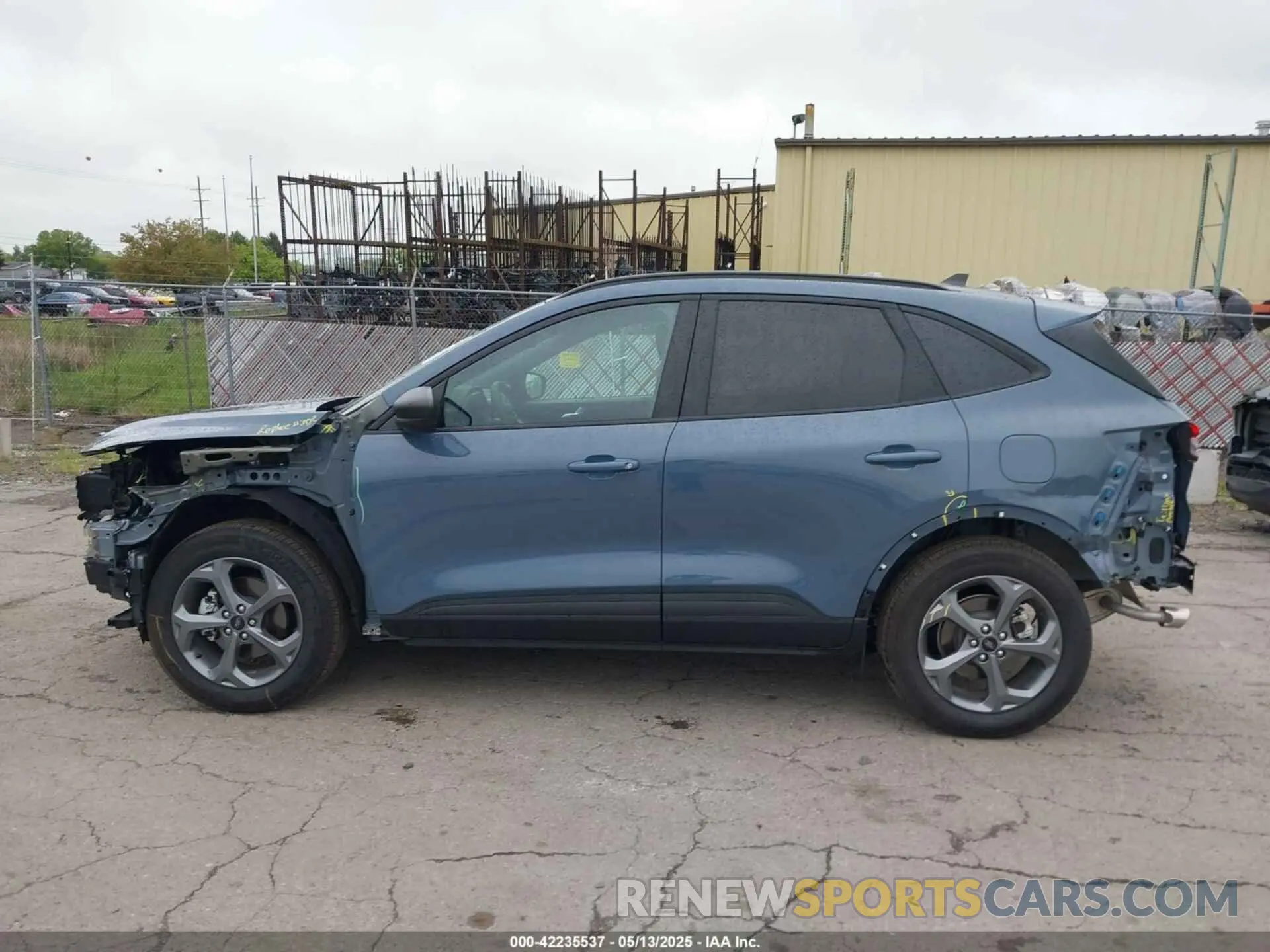 15 Photograph of a damaged car 1FMCU9MN0SUA04522 FORD ESCAPE 2025