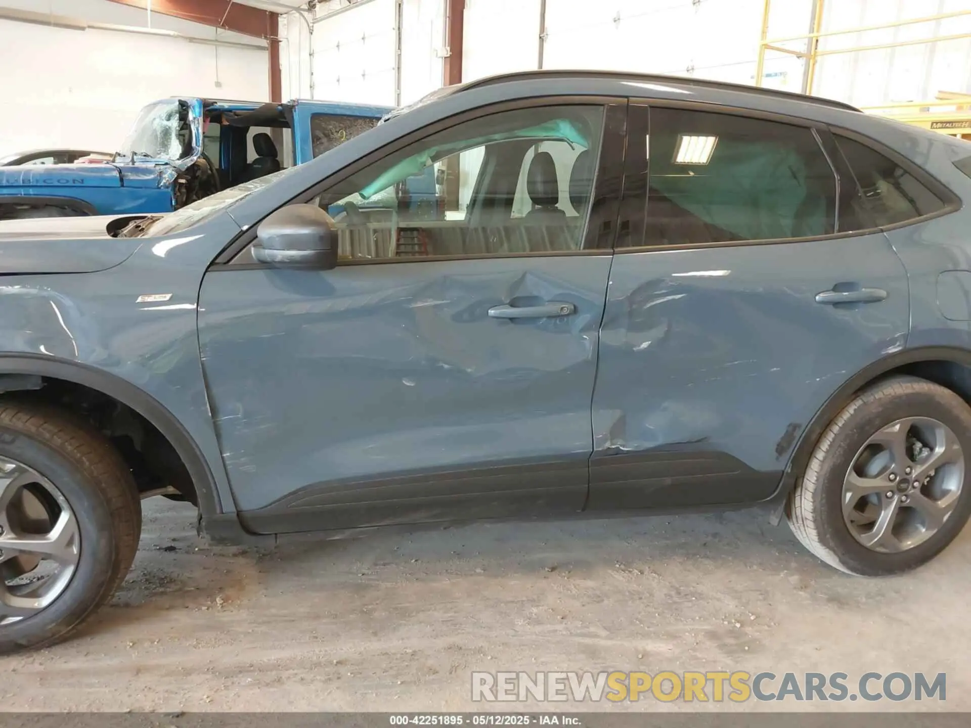 6 Photograph of a damaged car 1FMCU9MN2SUA68500 FORD ESCAPE 2025
