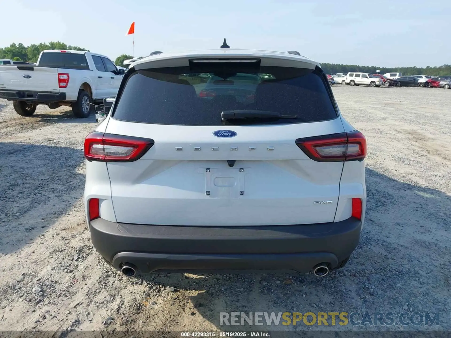 16 Photograph of a damaged car 1FMCU9NA6SUA73971 FORD ESCAPE 2025