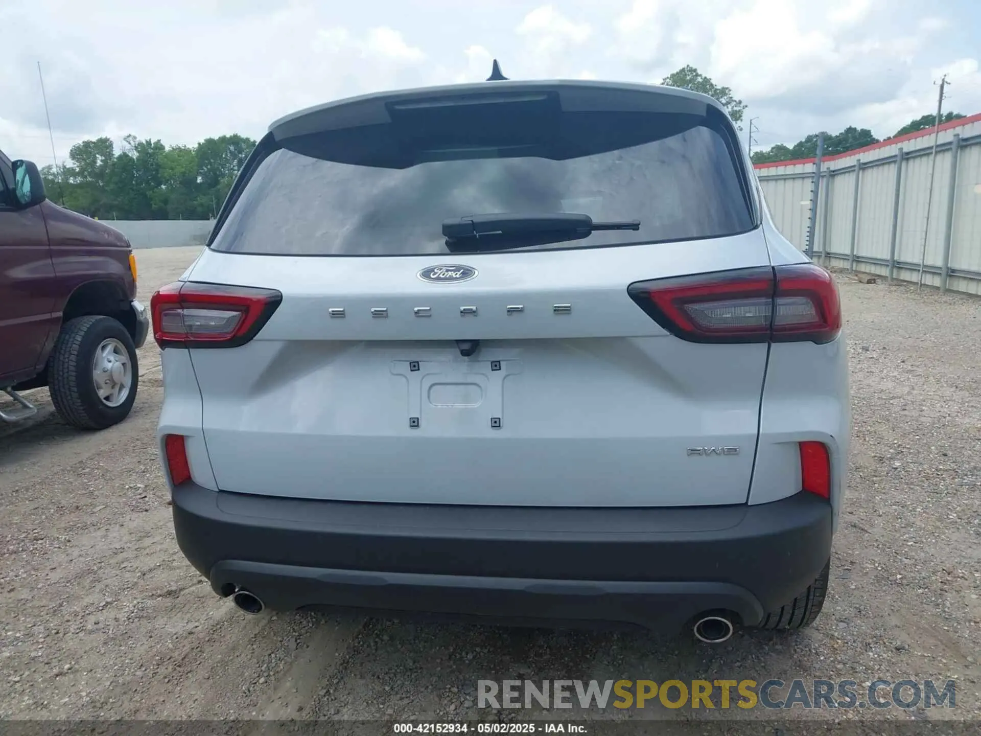 17 Photograph of a damaged car 1FMCU9NA8SUA83711 FORD ESCAPE 2025