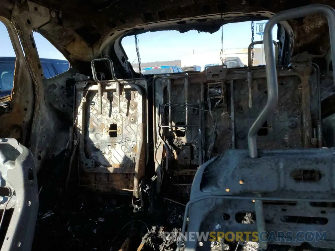 10 Photograph of a damaged car 1FMCU0GN0RUA14890 FORD ESCAPE ACT 2024