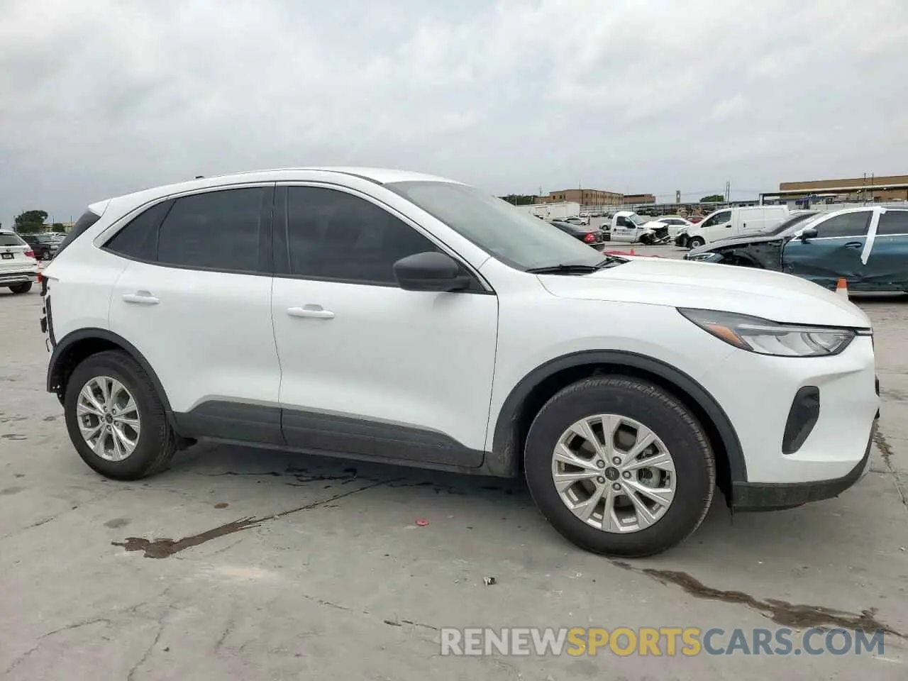 4 Photograph of a damaged car 1FMCU0GN5RUA97717 FORD ESCAPE ACT 2024