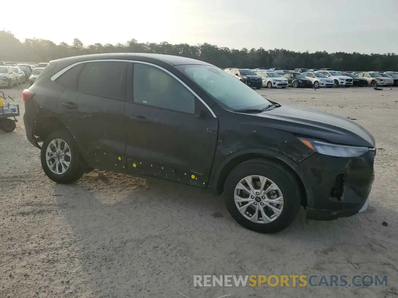 4 Photograph of a damaged car 1FMCU0GN6RUA66847 FORD ESCAPE ACT 2024