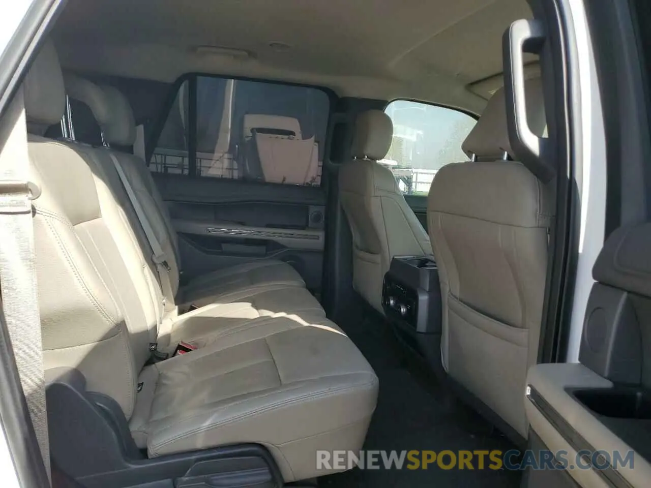 10 Photograph of a damaged car 1FMJK1HT0KEA76337 FORD EXPEDITION 2019