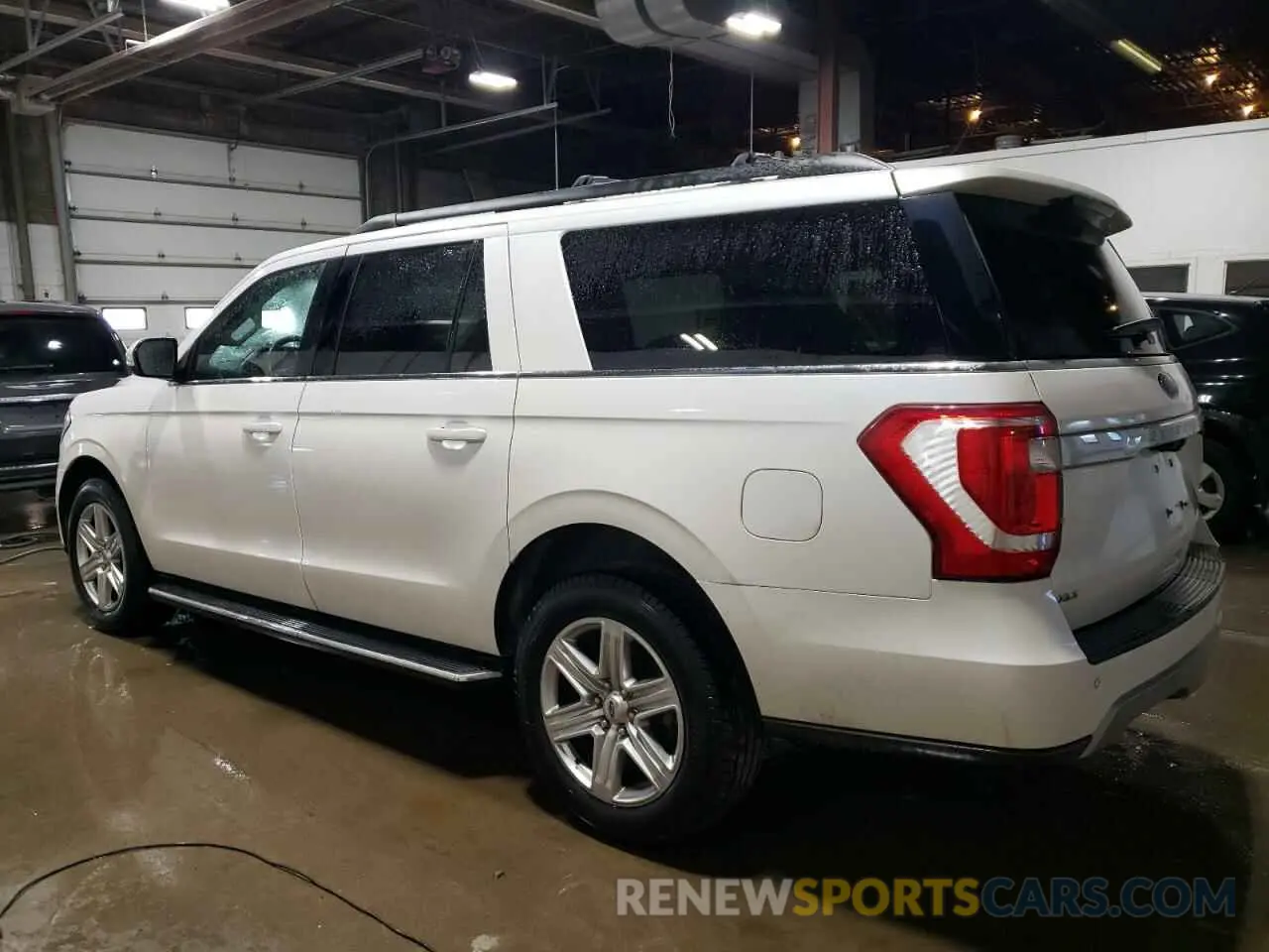 2 Photograph of a damaged car 1FMJK1JT2KEA70078 FORD EXPEDITION 2019