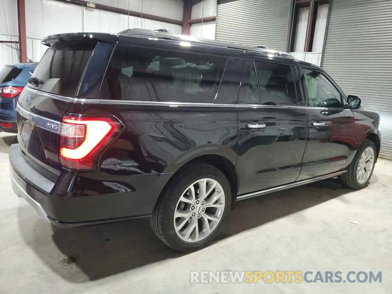 3 Photograph of a damaged car 1FMJK1MT5KEA61046 FORD EXPEDITION 2019