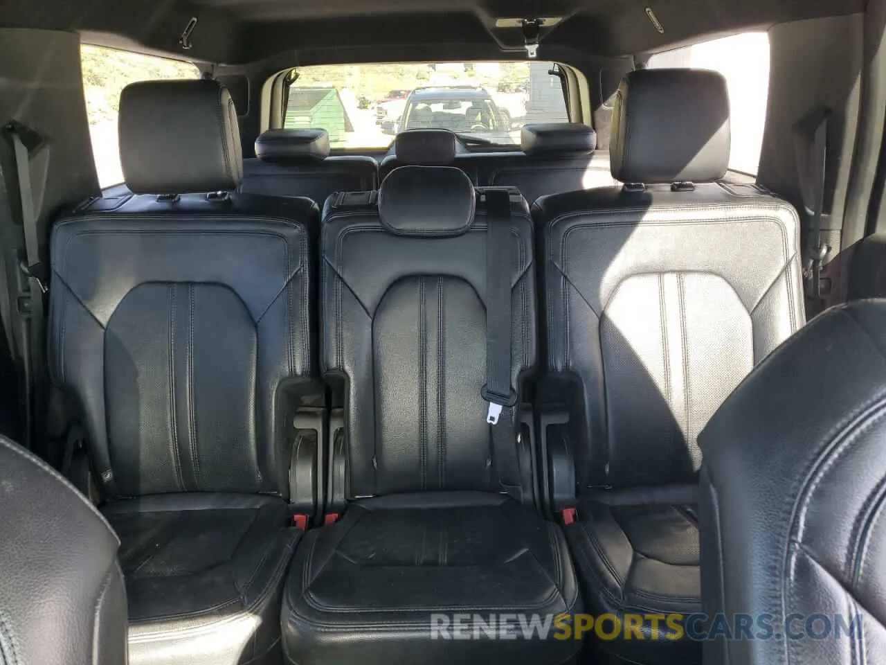 10 Photograph of a damaged car 1FMJK2AT1KEA32511 FORD EXPEDITION 2019