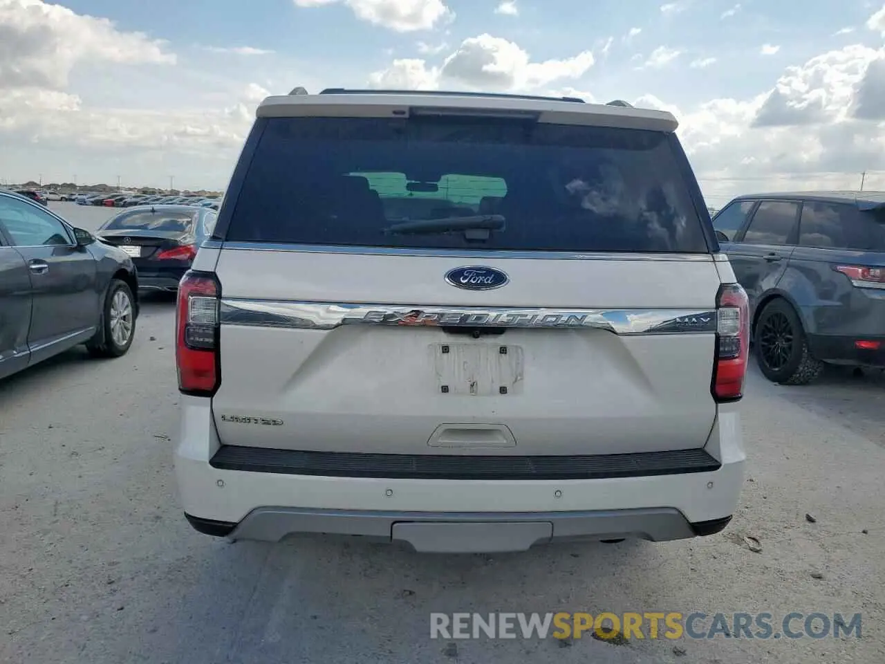 6 Photograph of a damaged car 1FMJK2ATXKEA37898 FORD EXPEDITION 2019