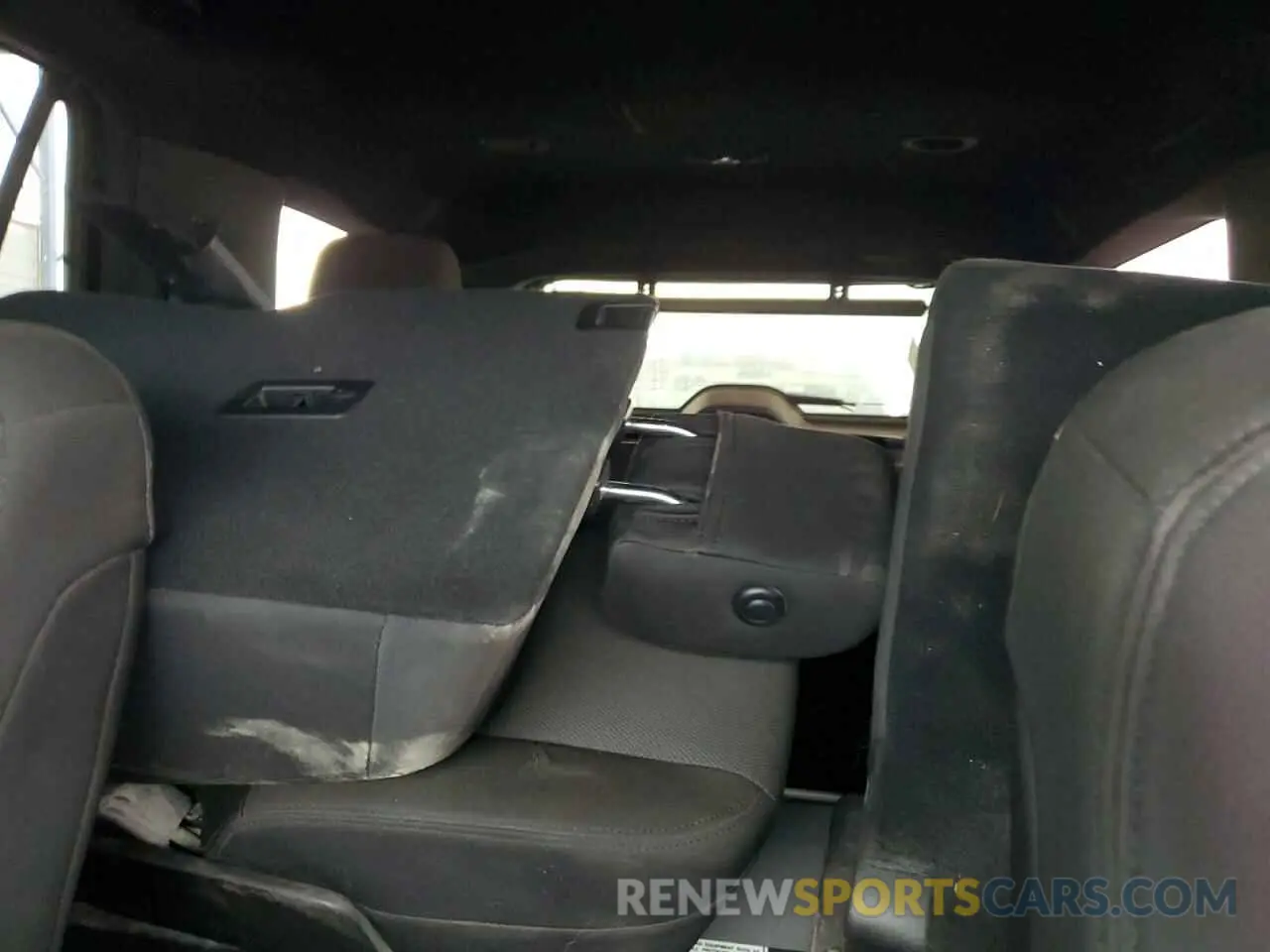10 Photograph of a damaged car 1FMJU1GT1KEA43746 FORD EXPEDITION 2019
