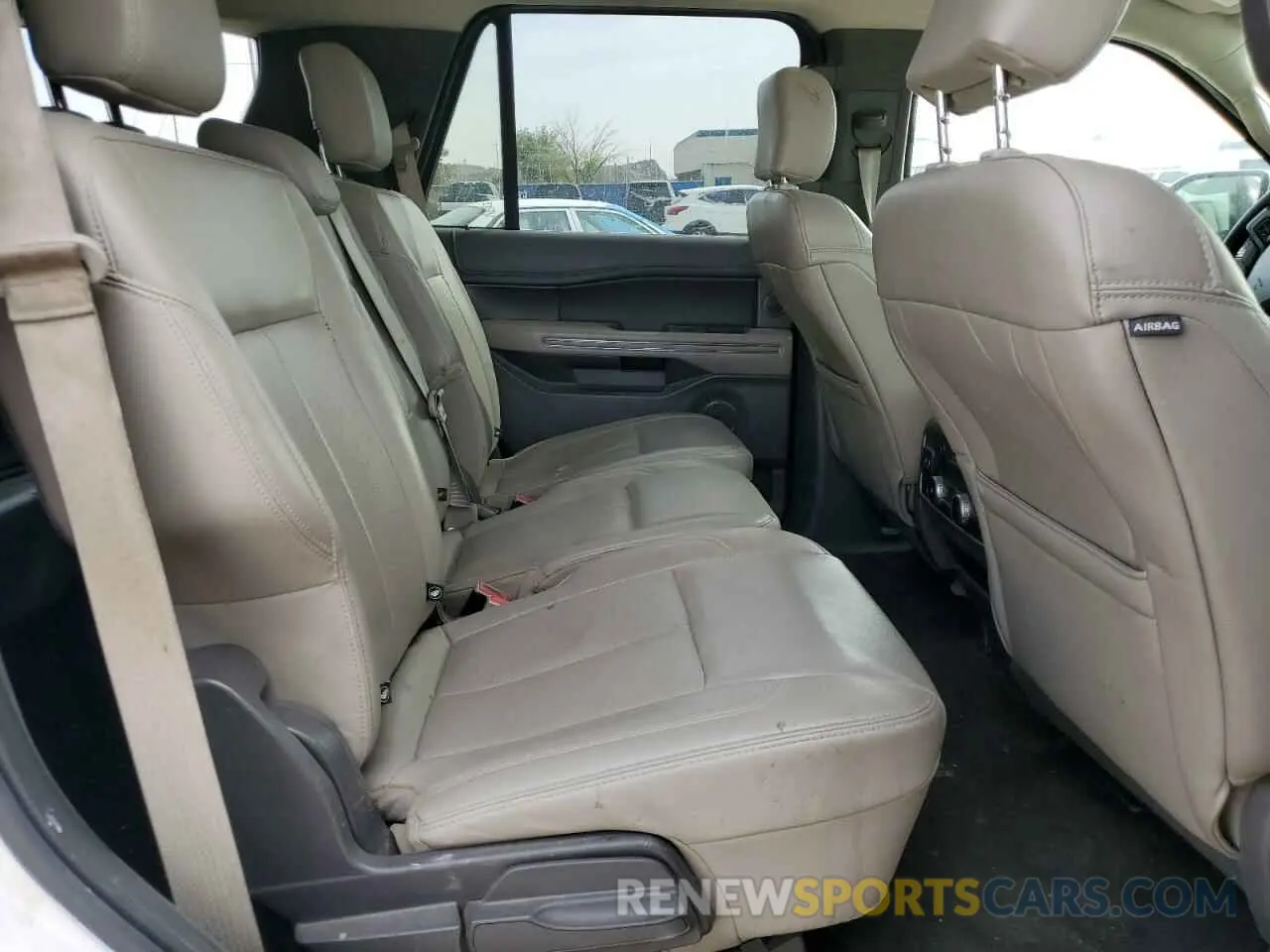 11 Photograph of a damaged car 1FMJU1HT1KEA17386 FORD EXPEDITION 2019