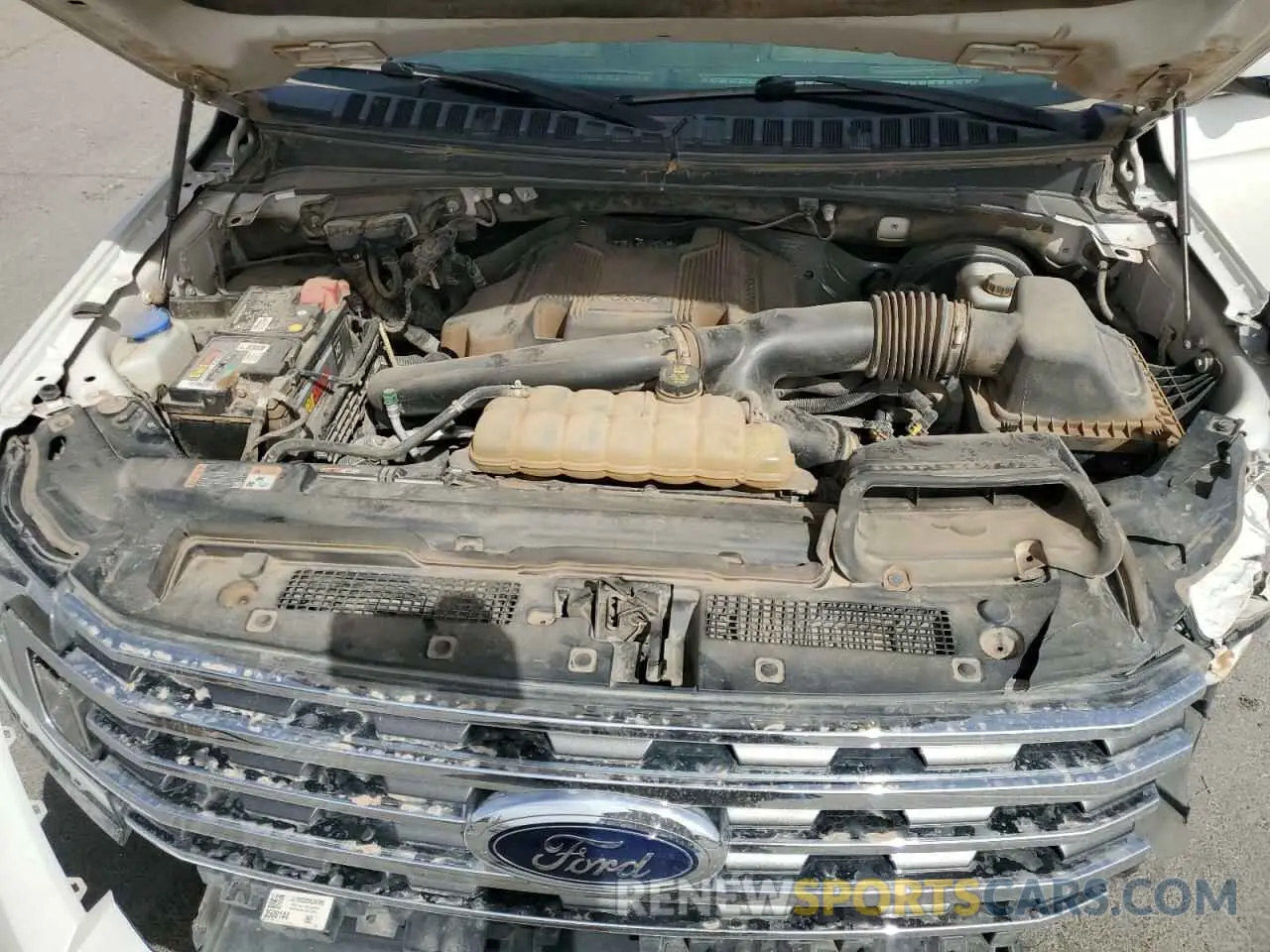 13 Photograph of a damaged car 1FMJU1HT1KEA17386 FORD EXPEDITION 2019