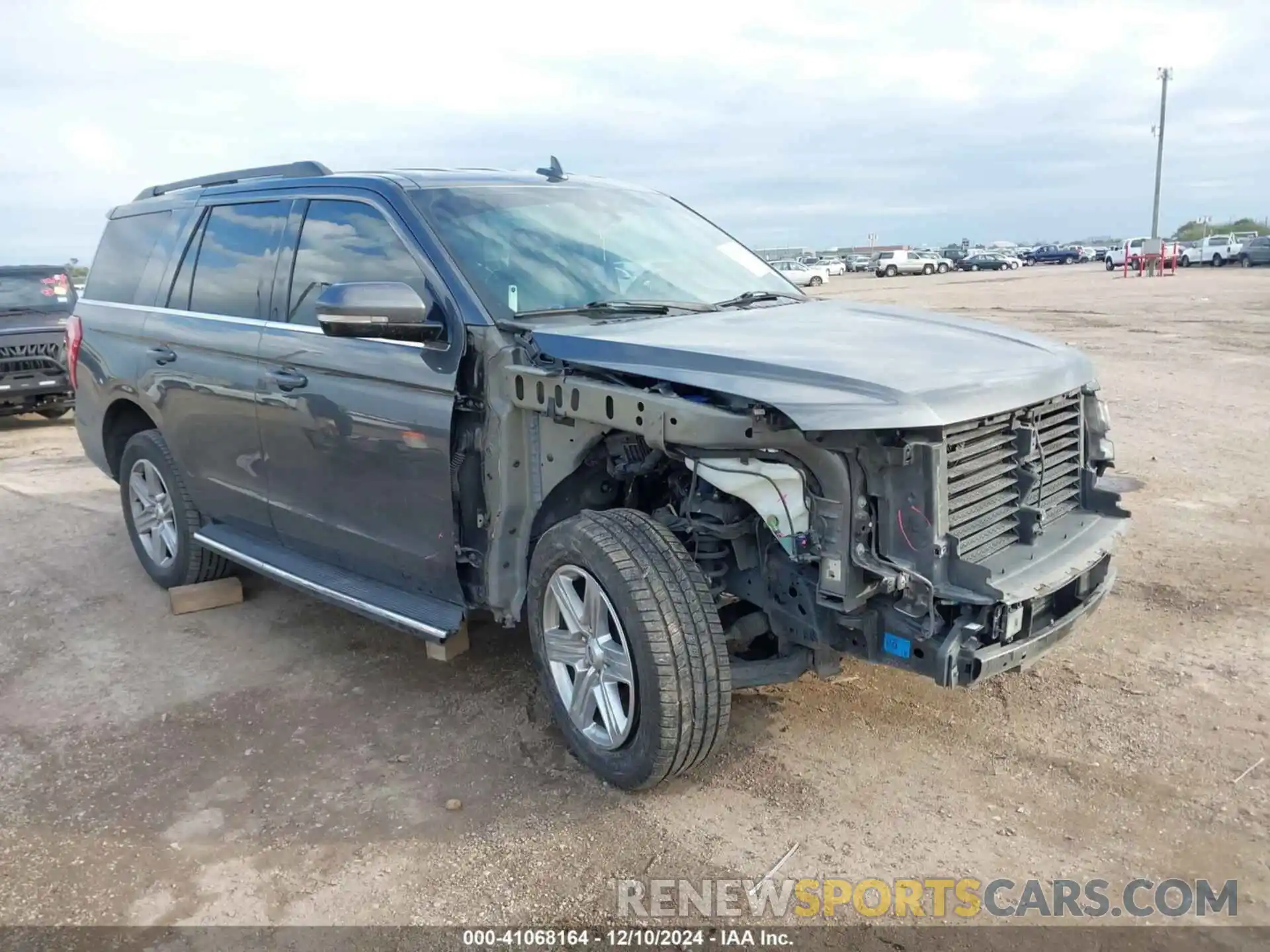 1 Photograph of a damaged car 1FMJU1HT1KEA60514 FORD EXPEDITION 2019