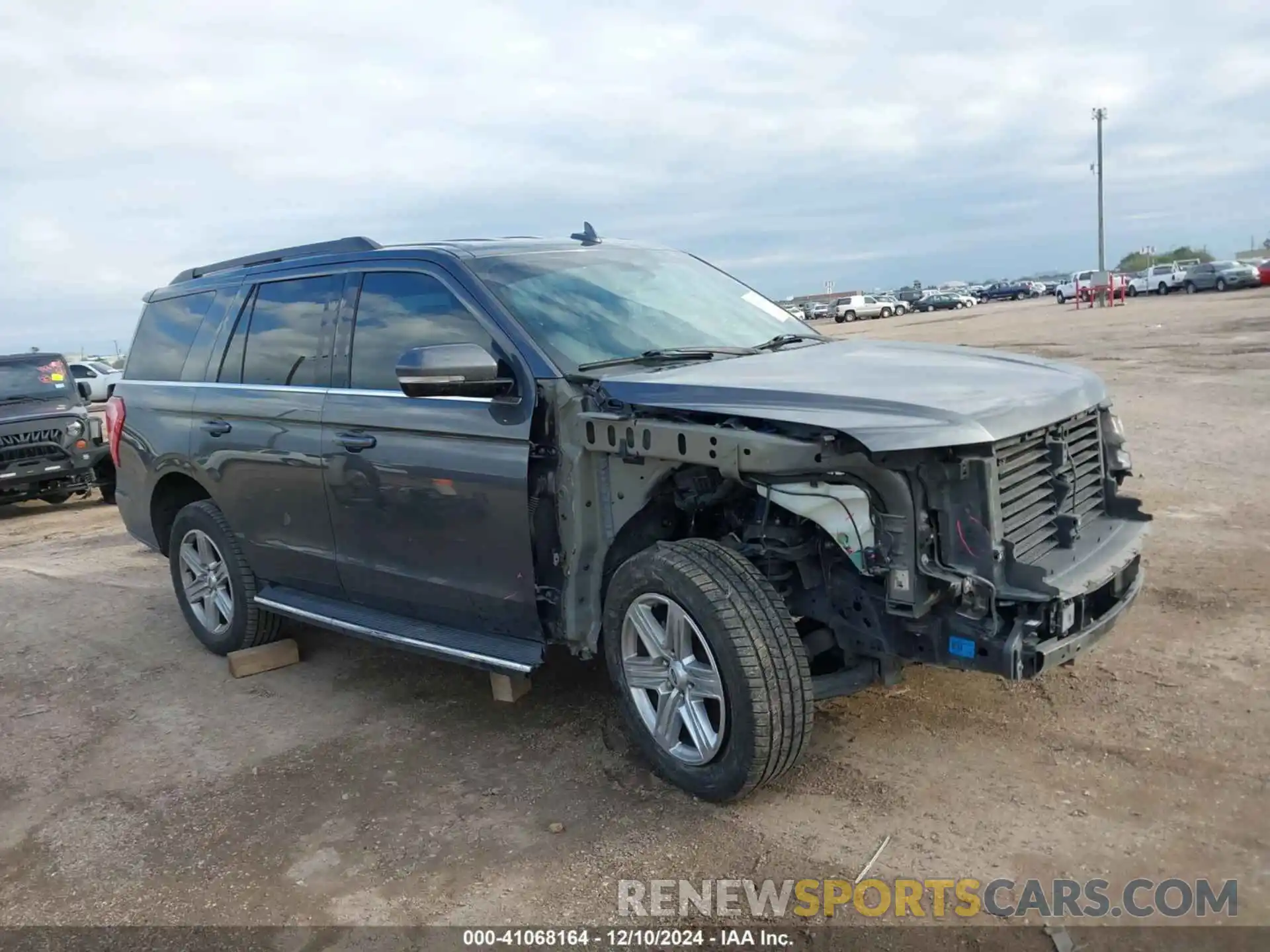 14 Photograph of a damaged car 1FMJU1HT1KEA60514 FORD EXPEDITION 2019