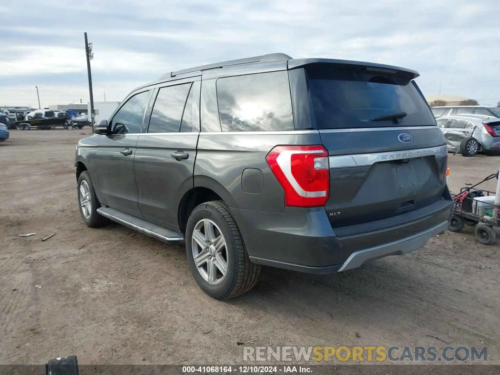 3 Photograph of a damaged car 1FMJU1HT1KEA60514 FORD EXPEDITION 2019