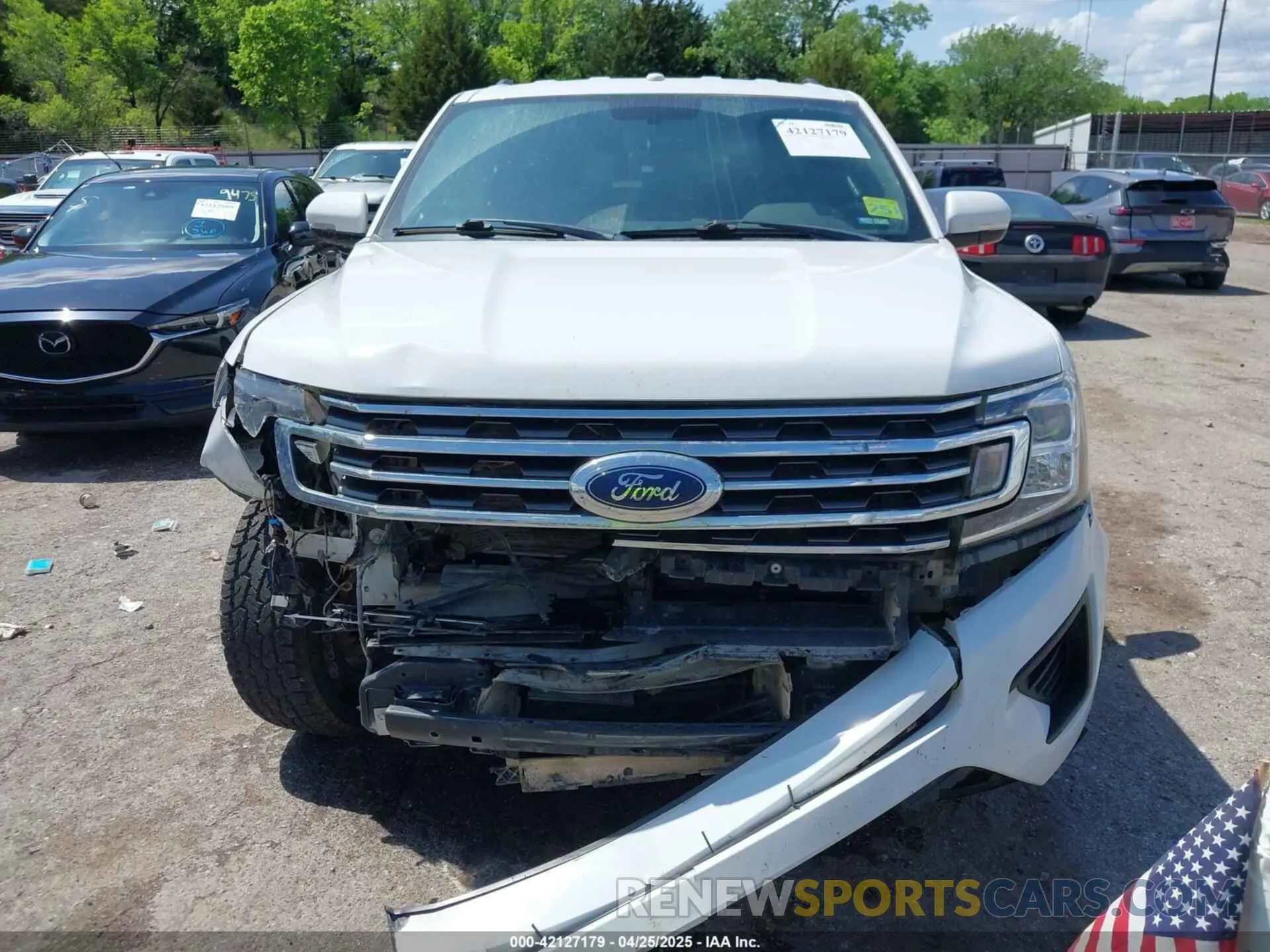 12 Photograph of a damaged car 1FMJU1HT1KEA85882 FORD EXPEDITION 2019